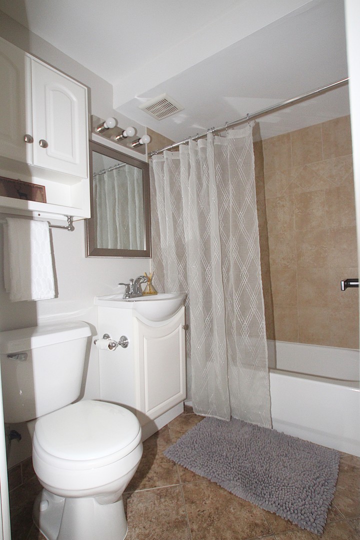 10931 S LLOYD Drive #1C, Worth, IL 60482