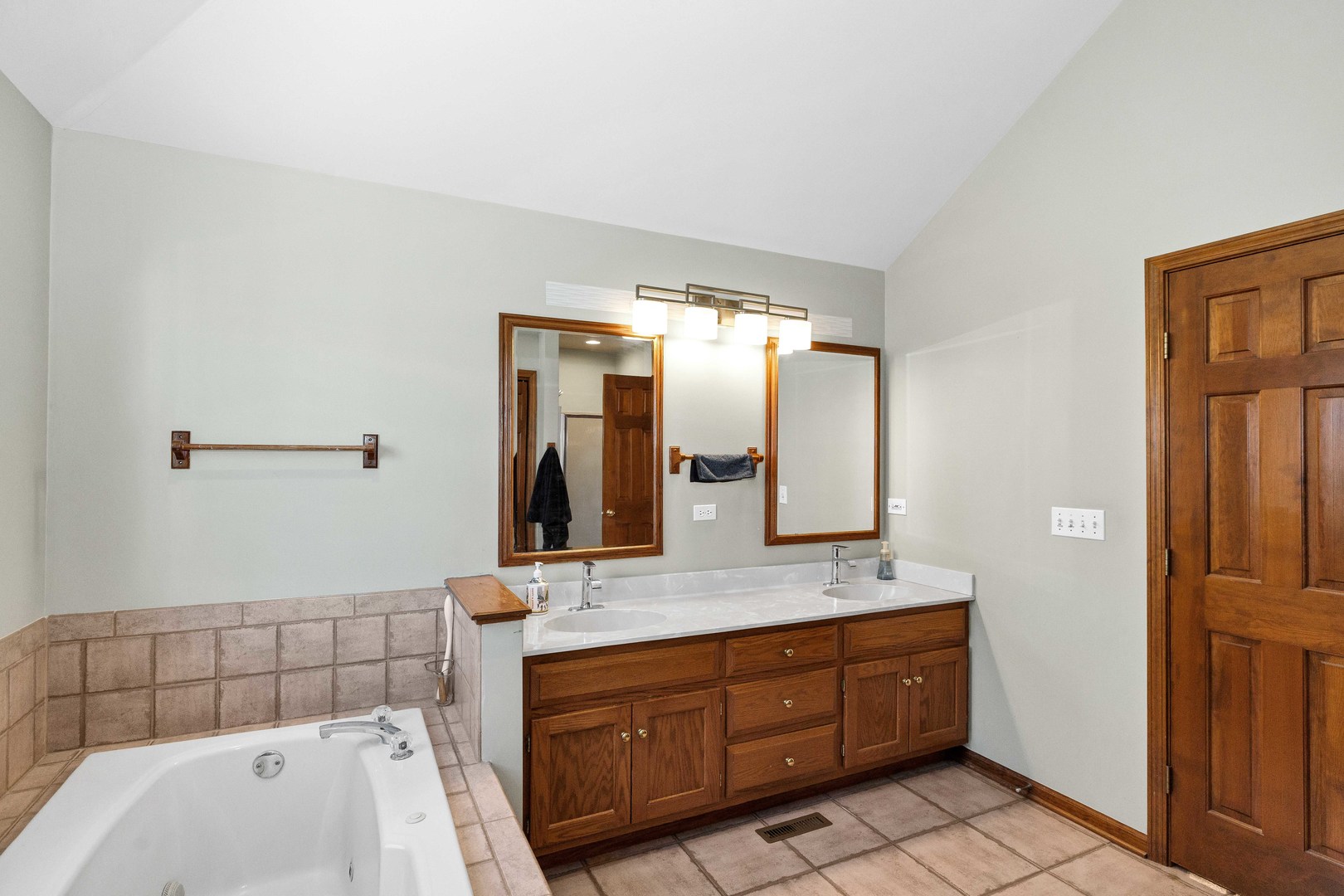 3916 Nighthawk Court, Naperville, IL 60540