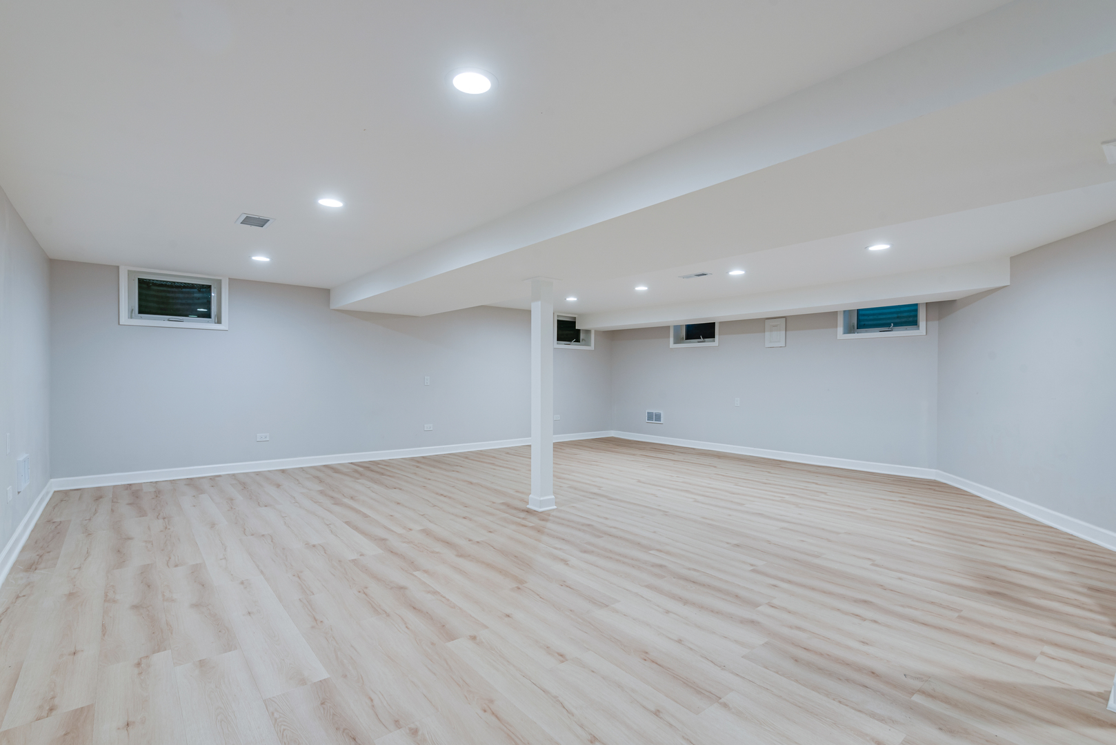 7330 N Kilbourn Avenue, Lincolnwood, IL 60712