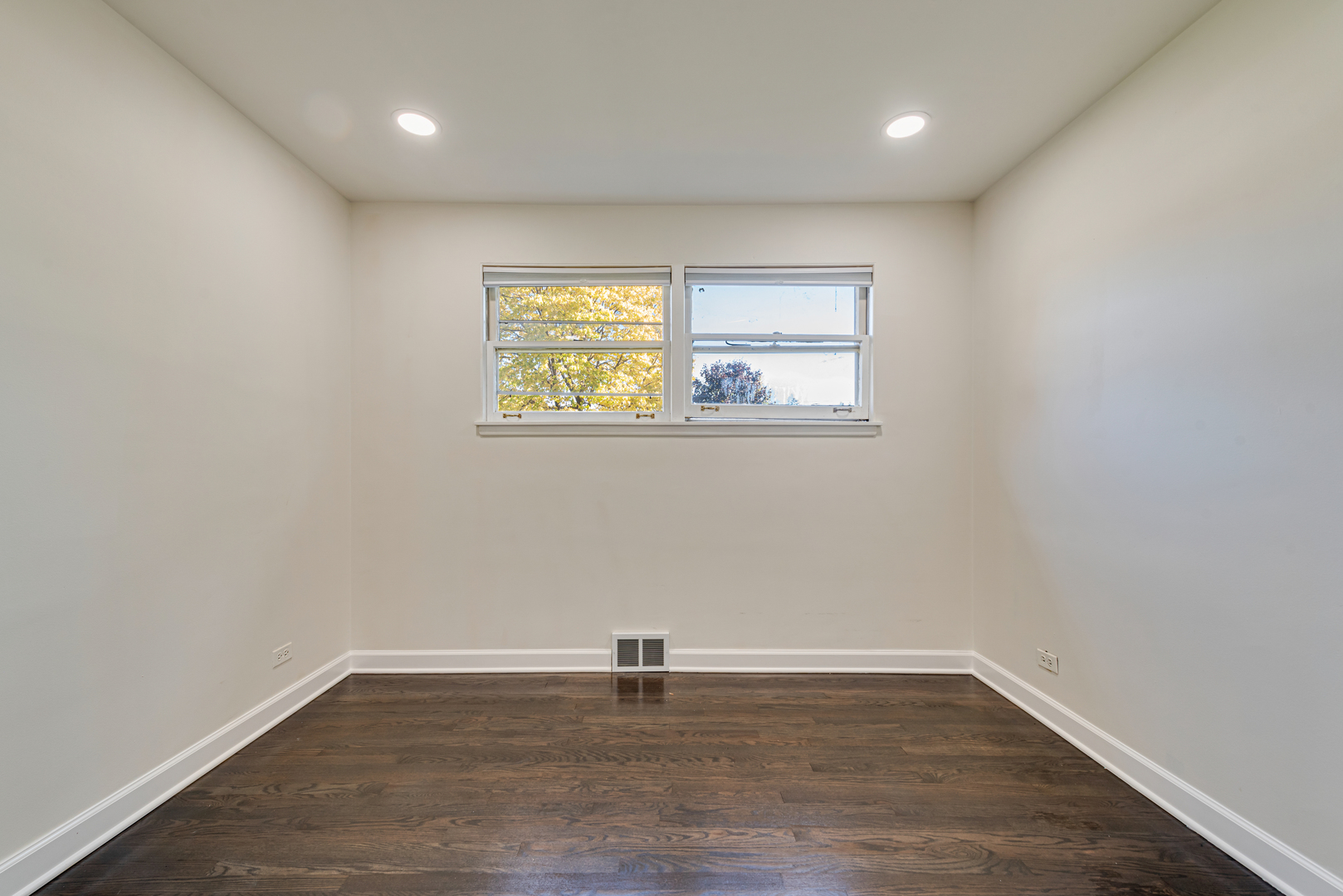 7330 N Kilbourn Avenue, Lincolnwood, IL 60712