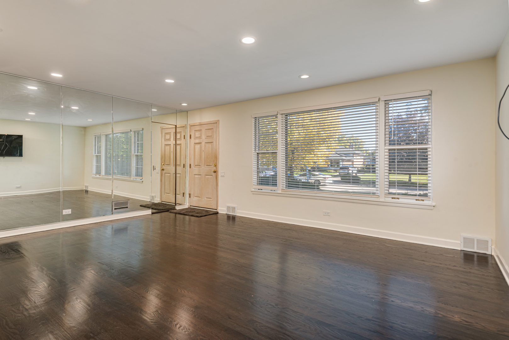 7330 N Kilbourn Avenue, Lincolnwood, IL 60712