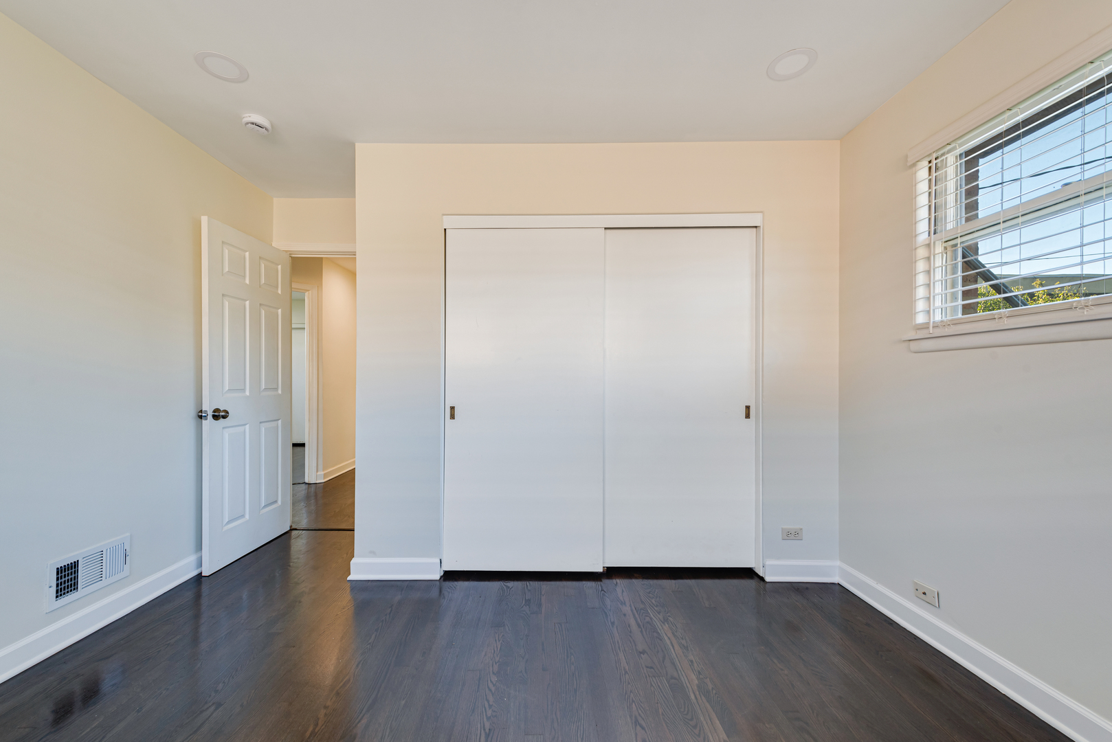 7330 N Kilbourn Avenue, Lincolnwood, IL 60712