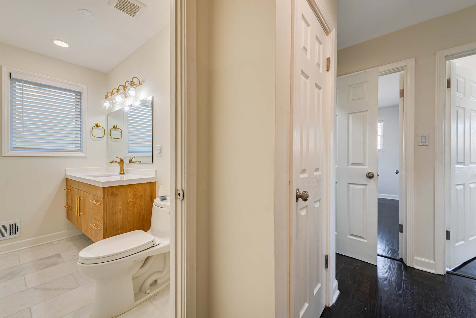 7330 N Kilbourn Avenue, Lincolnwood, IL 60712