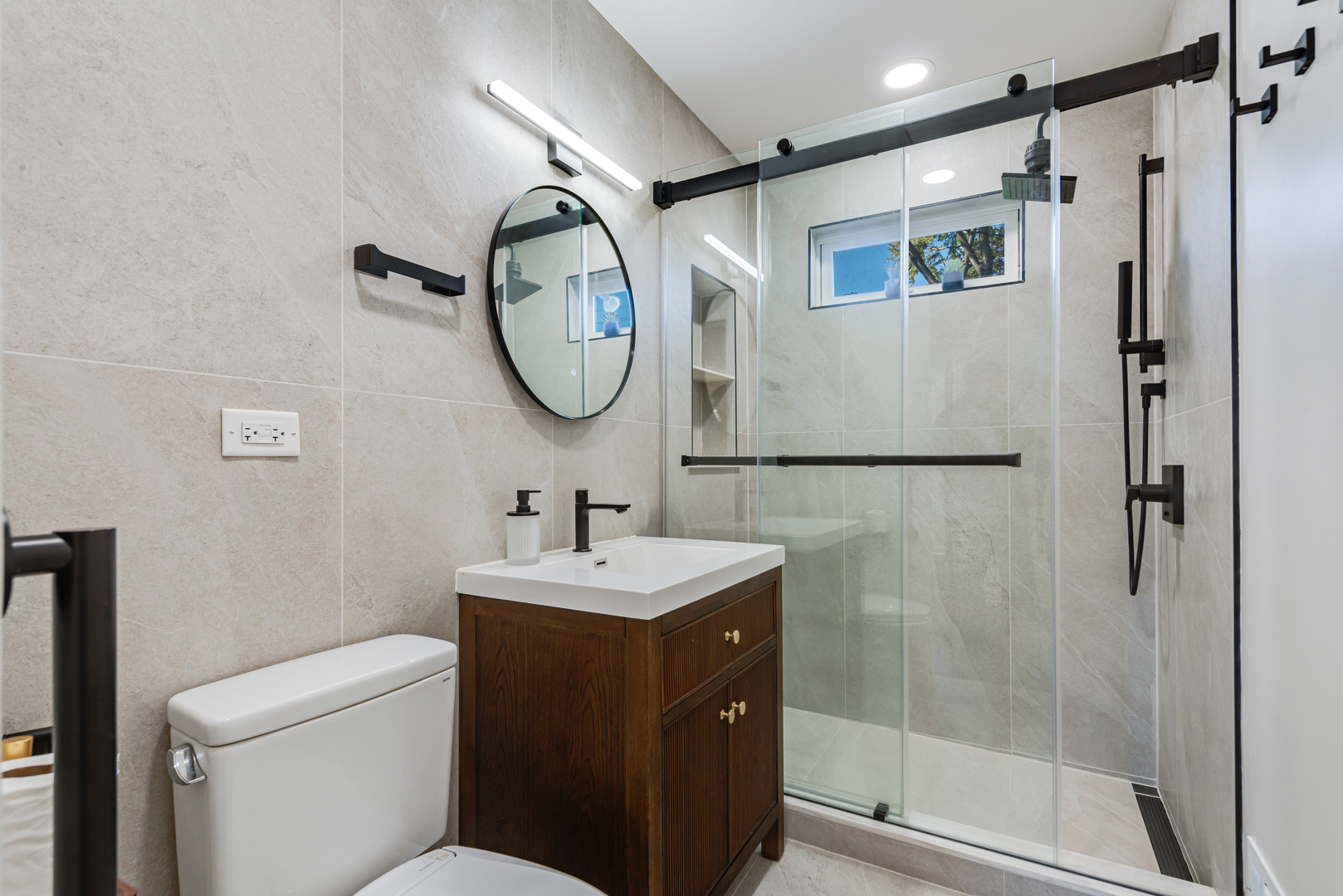 7330 N Kilbourn Avenue, Lincolnwood, IL 60712