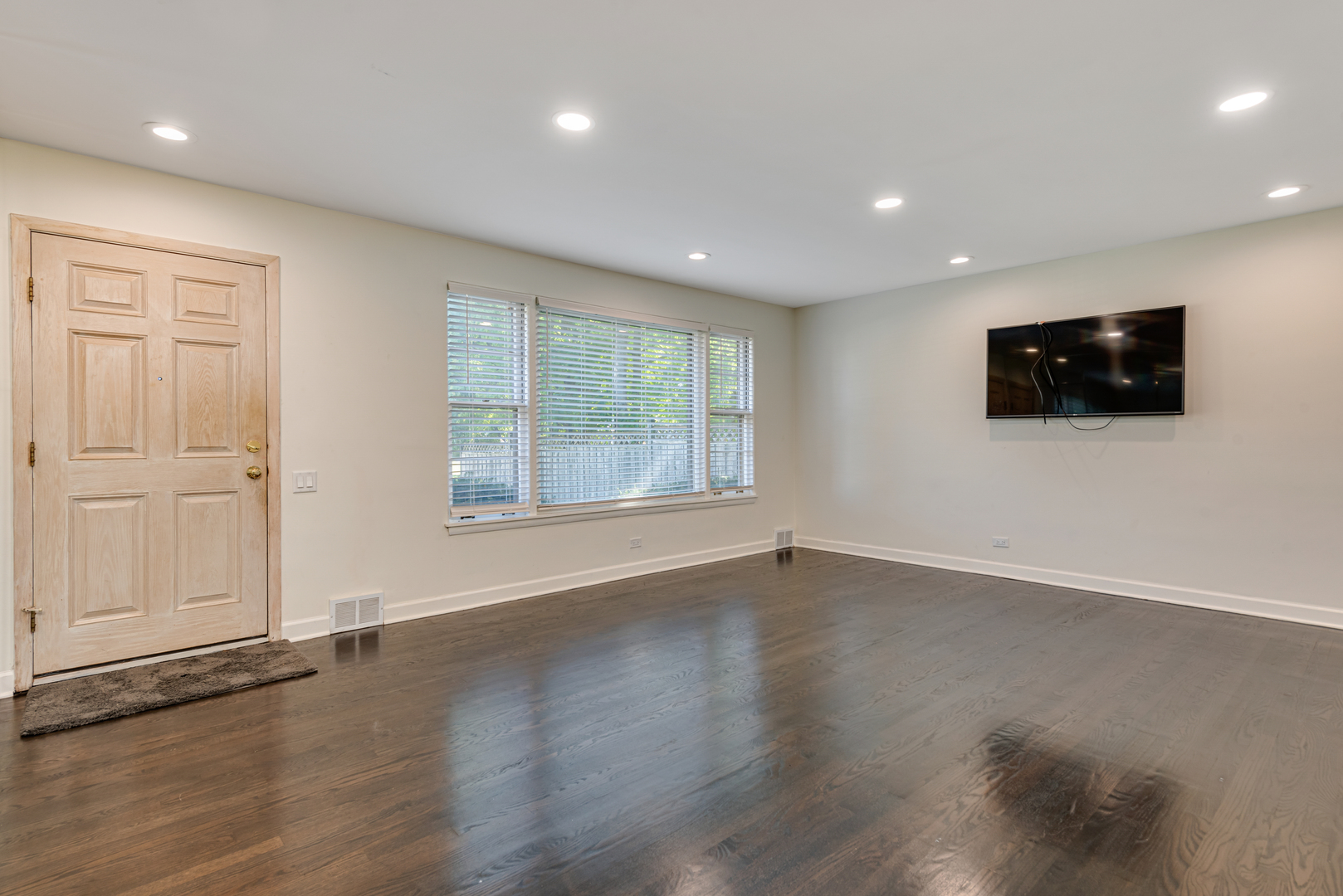 7330 N Kilbourn Avenue, Lincolnwood, IL 60712