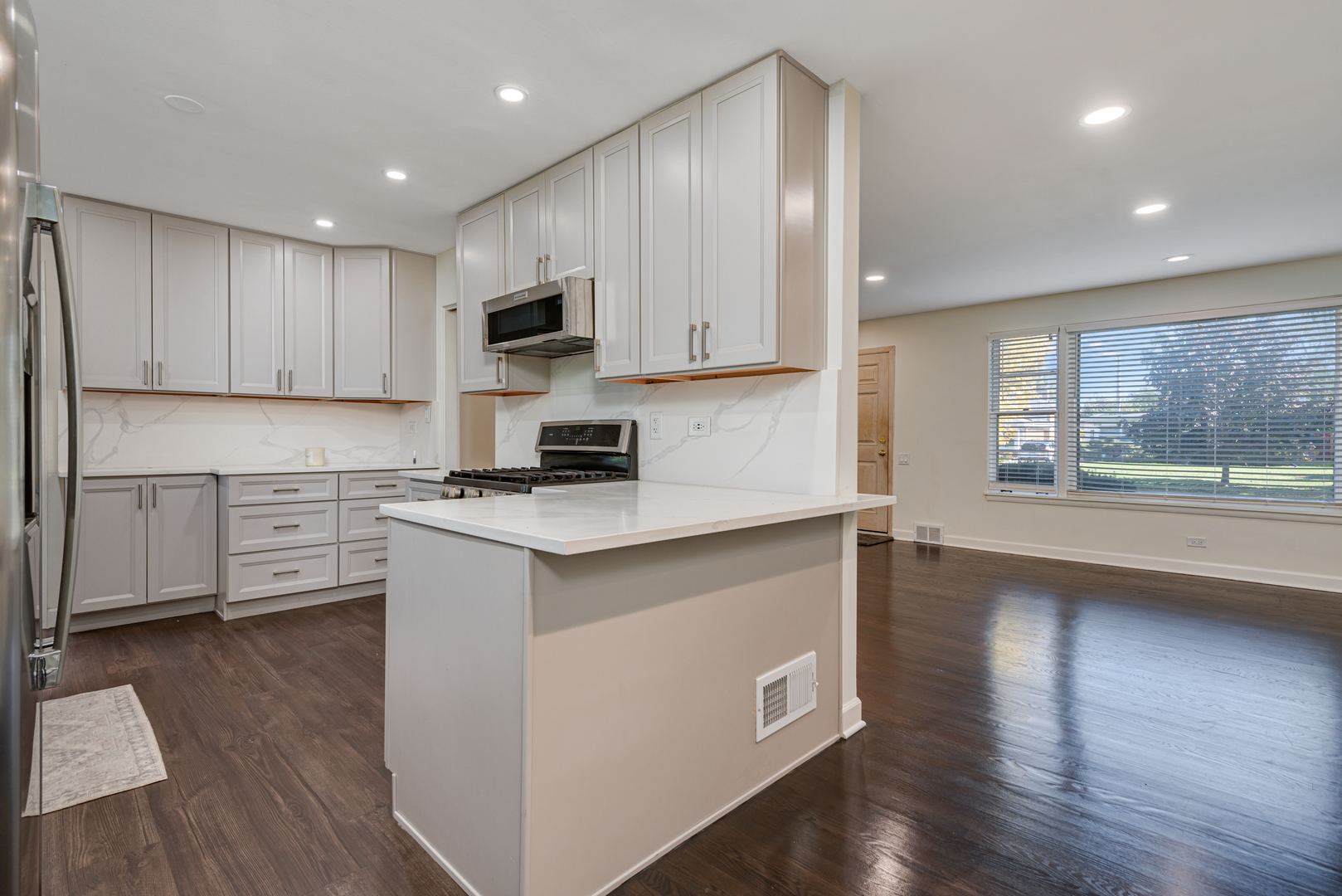 7330 N Kilbourn Avenue, Lincolnwood, IL 60712