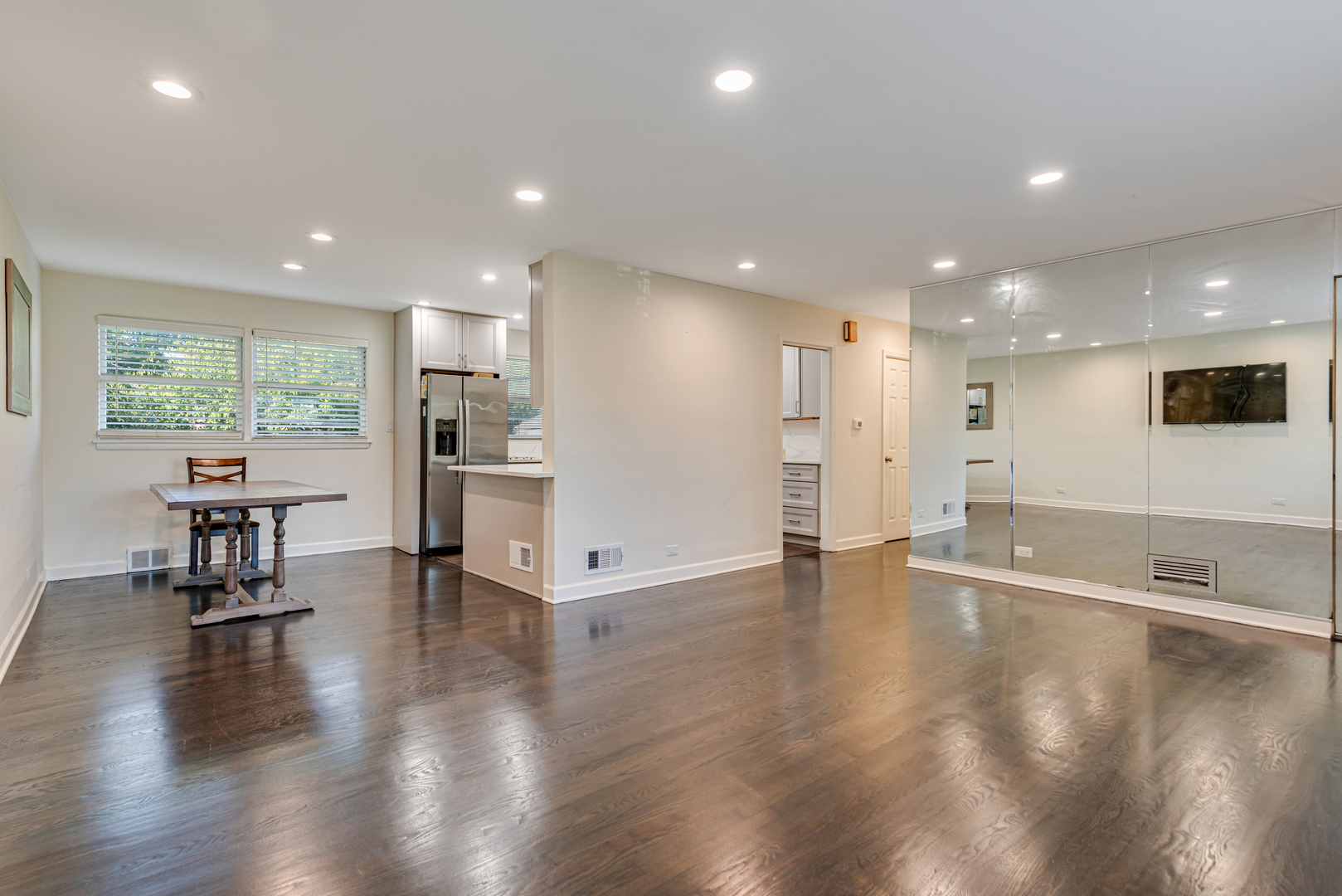 7330 N Kilbourn Avenue, Lincolnwood, IL 60712