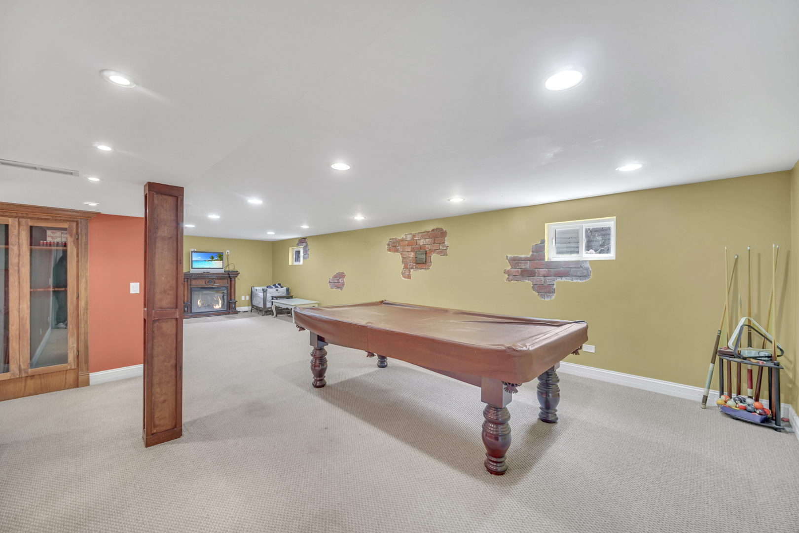 256 W KATHLEEN Drive, Des Plaines, IL 60016