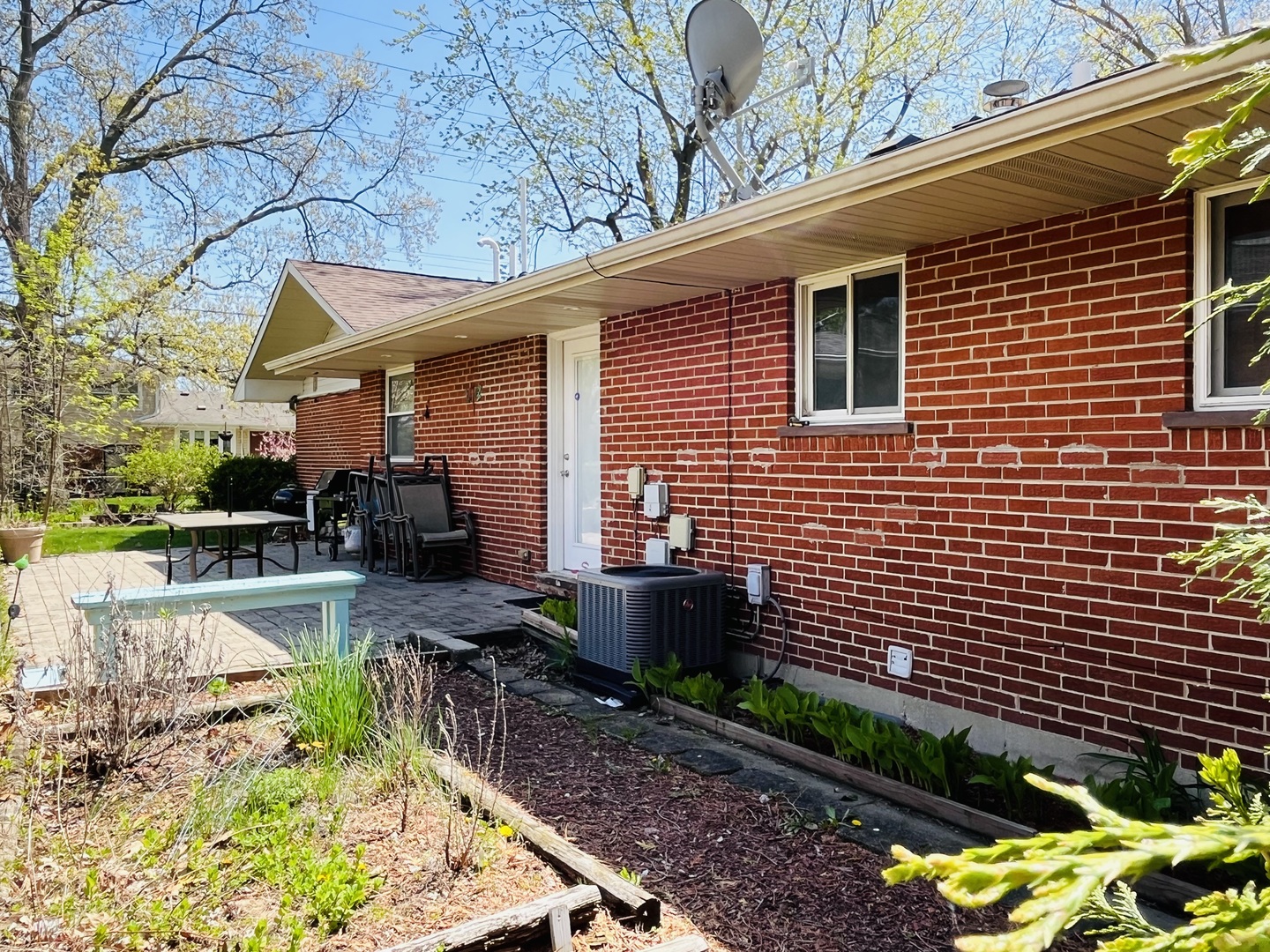 256 W KATHLEEN Drive, Des Plaines, IL 60016