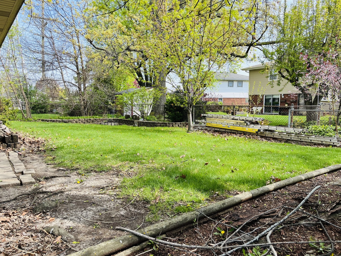 256 W KATHLEEN Drive, Des Plaines, IL 60016