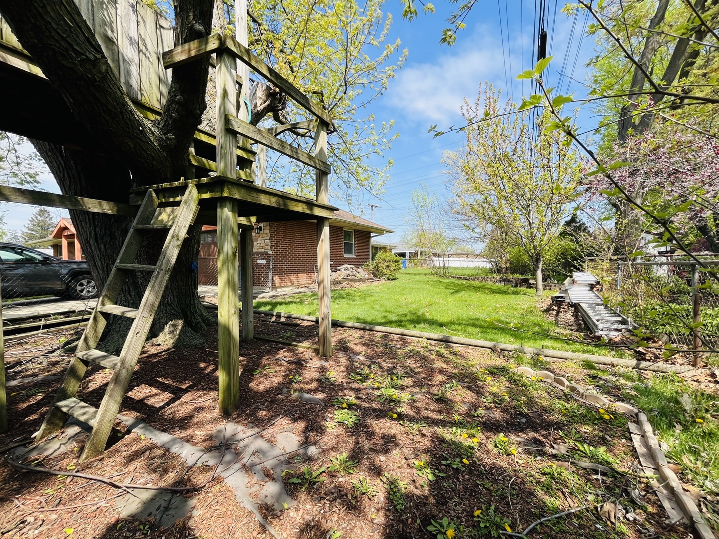 256 W KATHLEEN Drive, Des Plaines, IL 60016