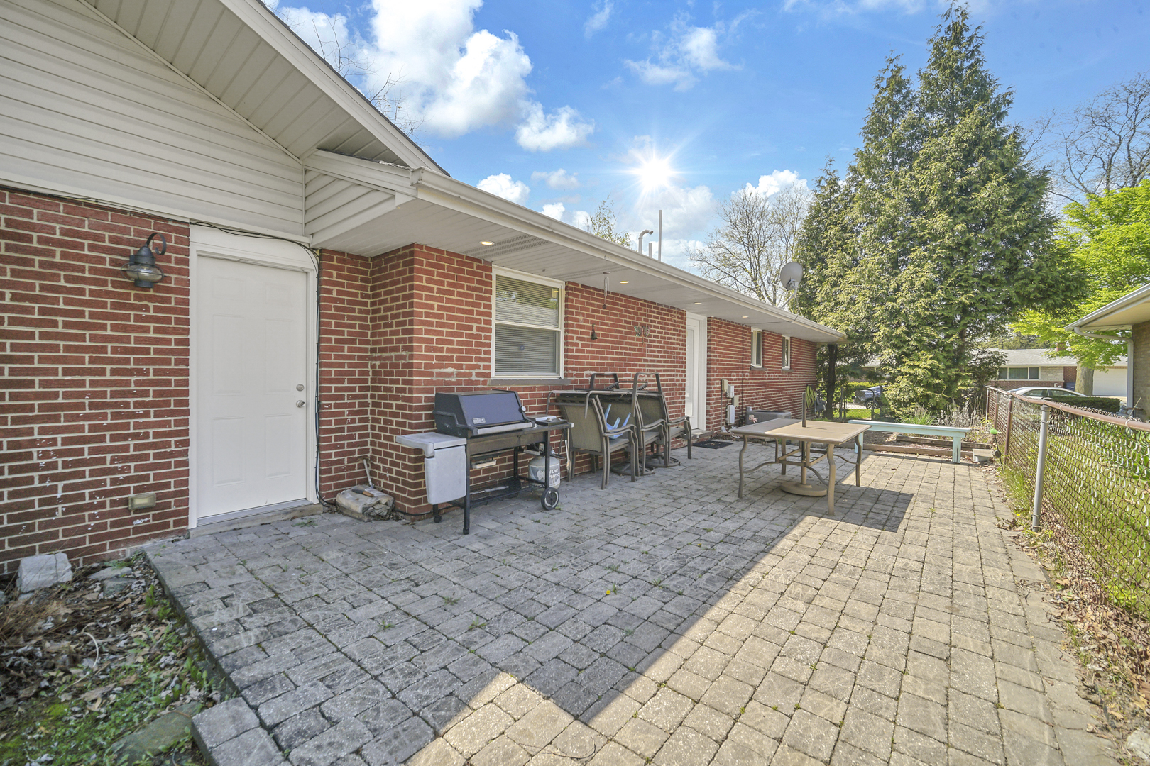 256 W KATHLEEN Drive, Des Plaines, IL 60016