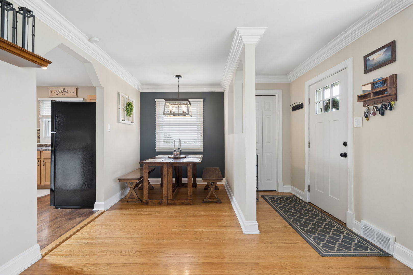 809 E Division Street, Lockport, IL 60441