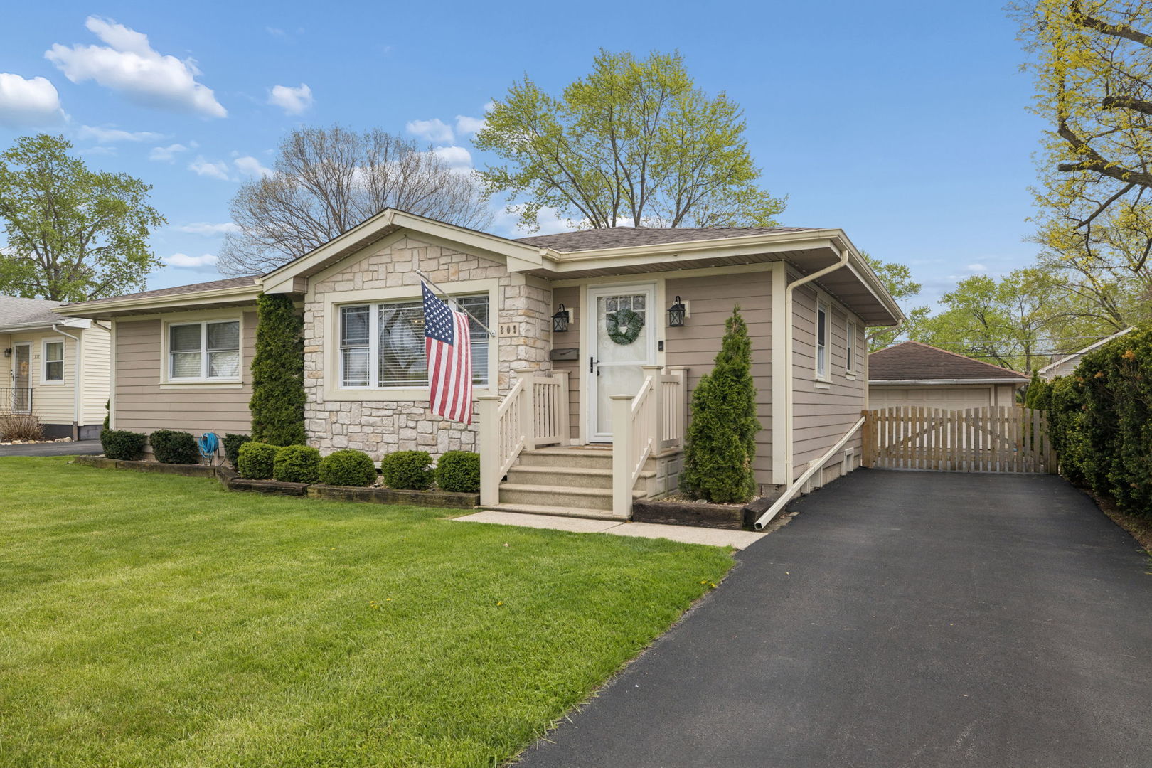 809 E Division Street, Lockport, IL 60441