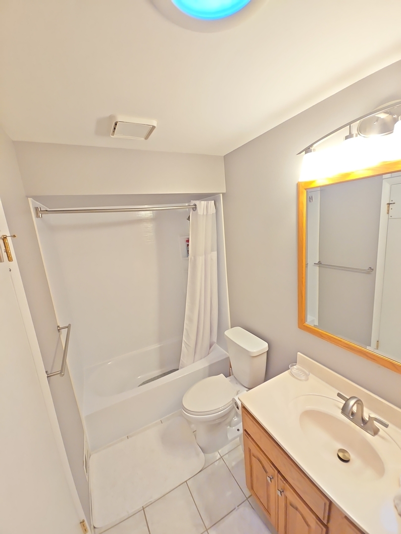 2041 E Gaisor Drive, Crete, IL 60417