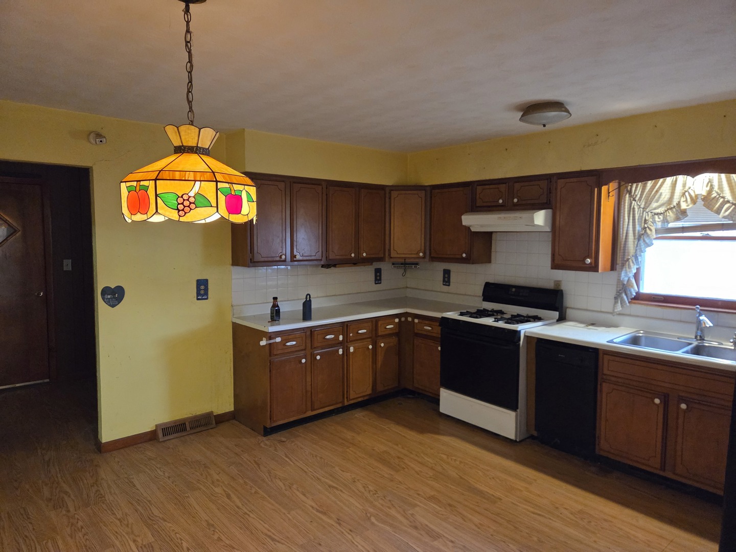 404 Sunset Drive, Heyworth, IL 61745