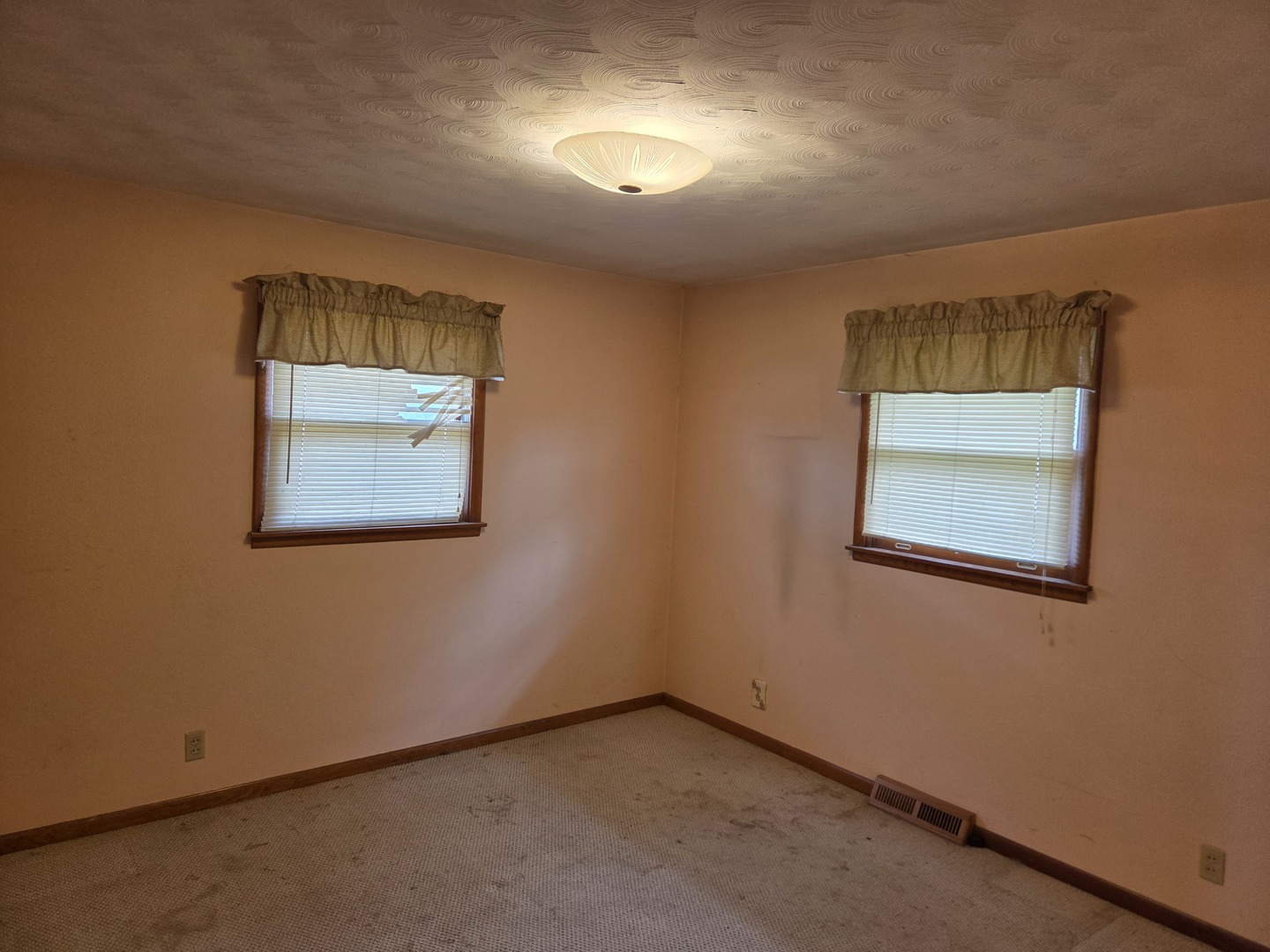 404 Sunset Drive, Heyworth, IL 61745