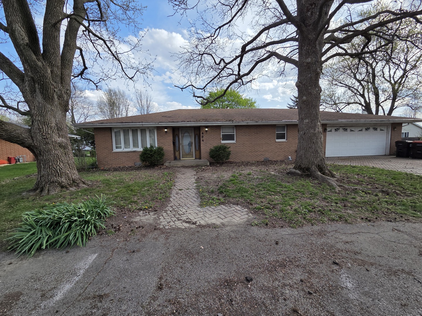 404 Sunset Drive, Heyworth, IL 61745