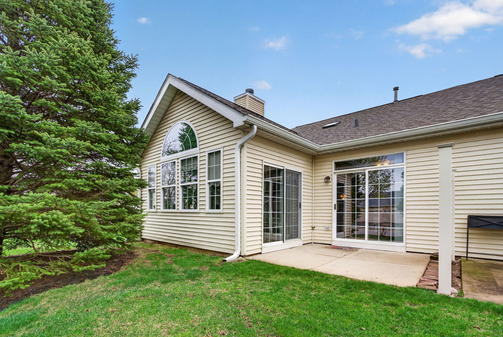 16243 Tomahawk Lake Court, Crest Hill, IL 60403