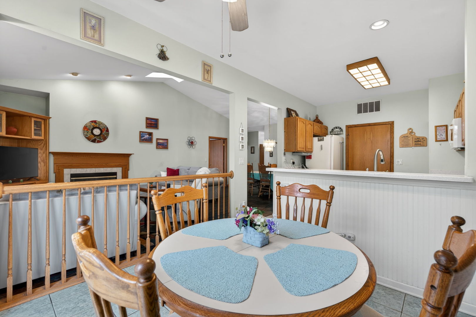 16243 Tomahawk Lake Court, Crest Hill, IL 60403