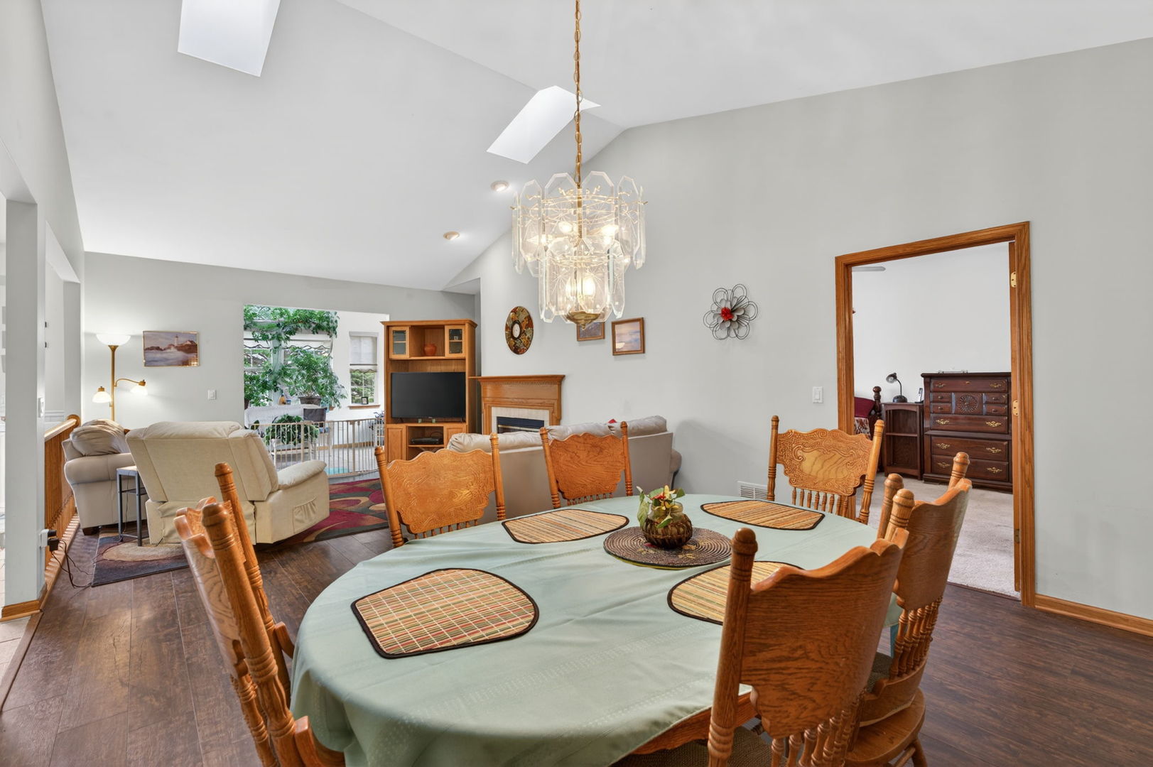 16243 Tomahawk Lake Court, Crest Hill, IL 60403