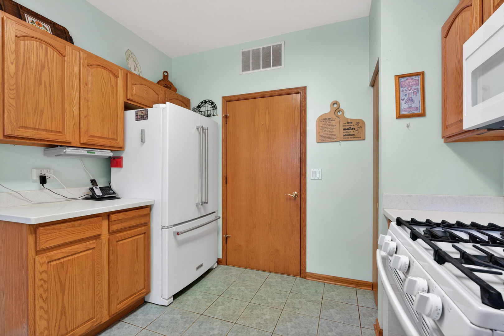 16243 Tomahawk Lake Court, Crest Hill, IL 60403