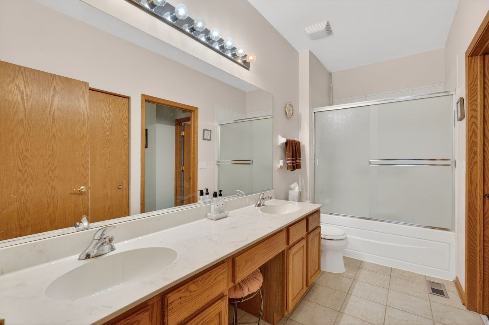 16243 Tomahawk Lake Court, Crest Hill, IL 60403