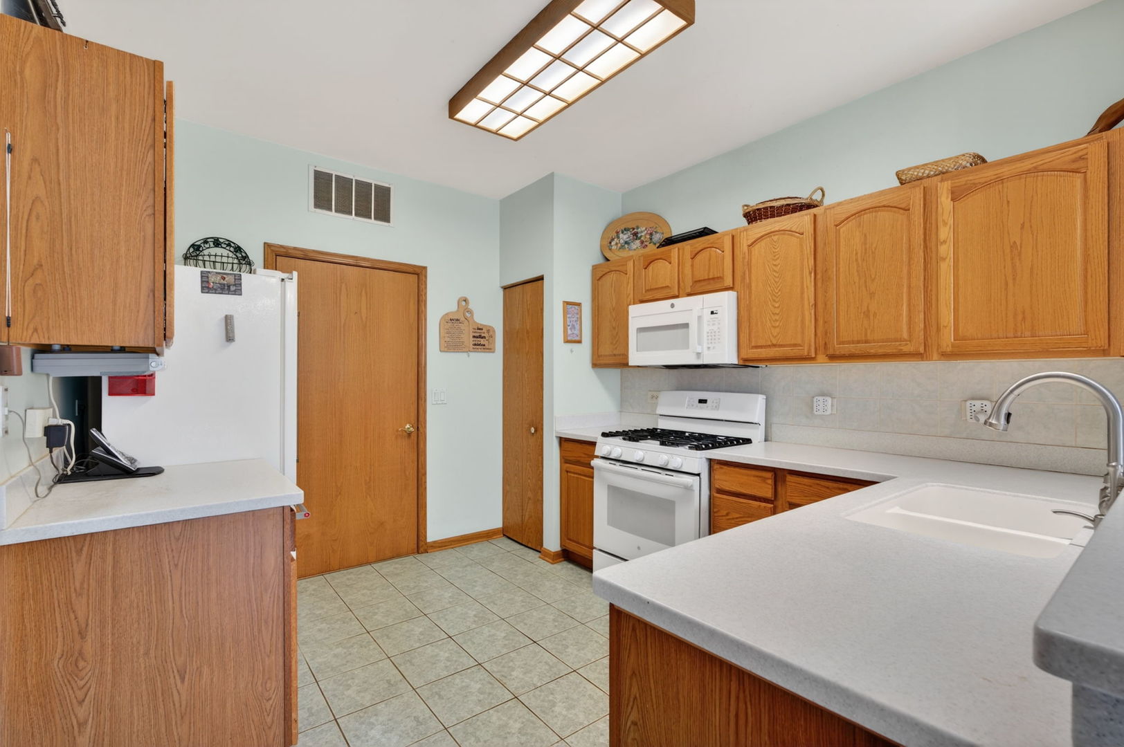 16243 Tomahawk Lake Court, Crest Hill, IL 60403