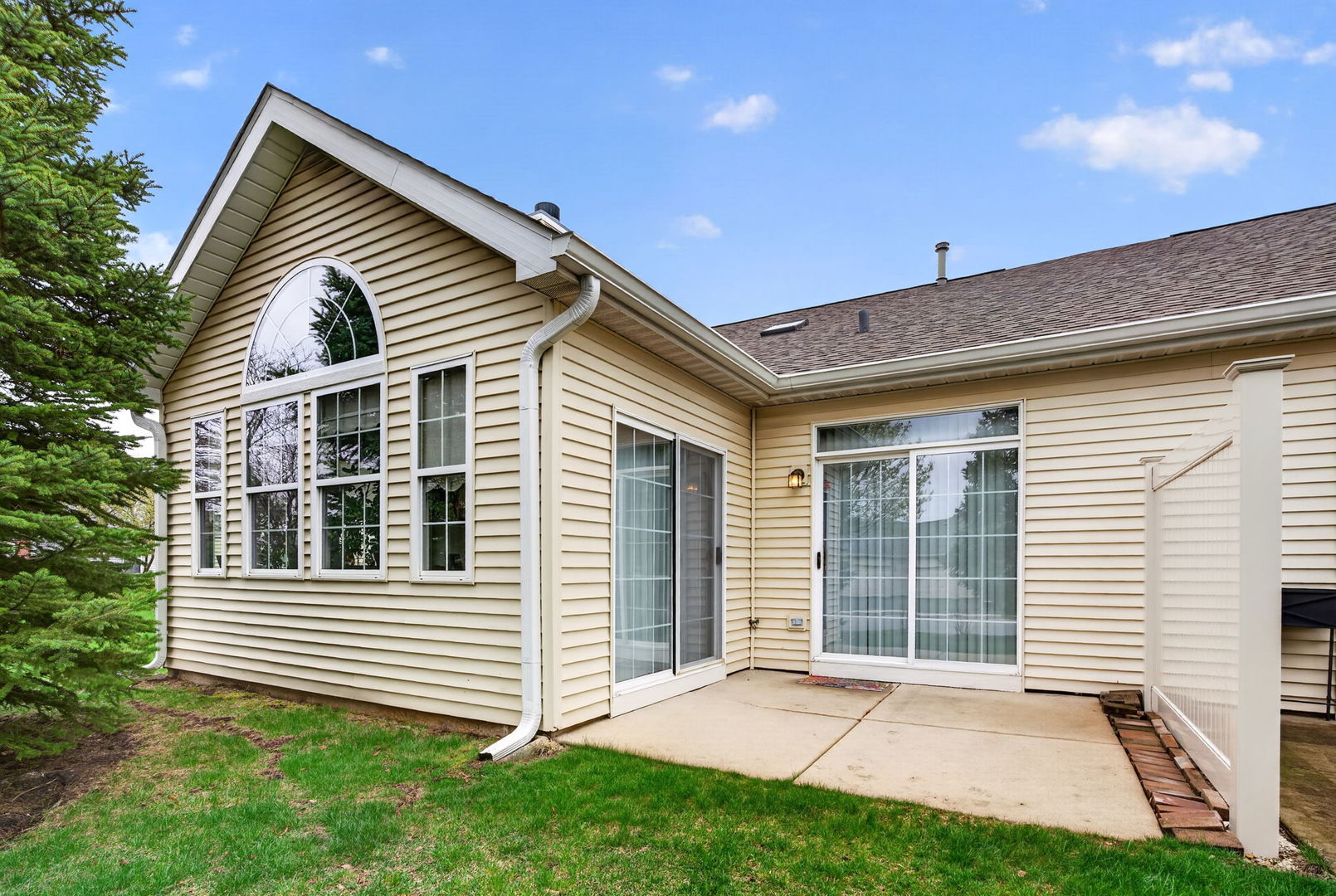 16243 Tomahawk Lake Court, Crest Hill, IL 60403