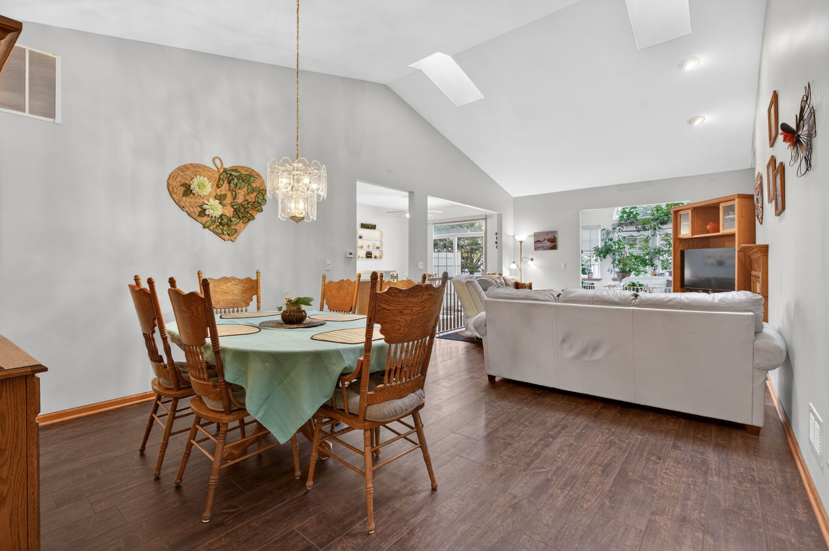 16243 Tomahawk Lake Court, Crest Hill, IL 60403