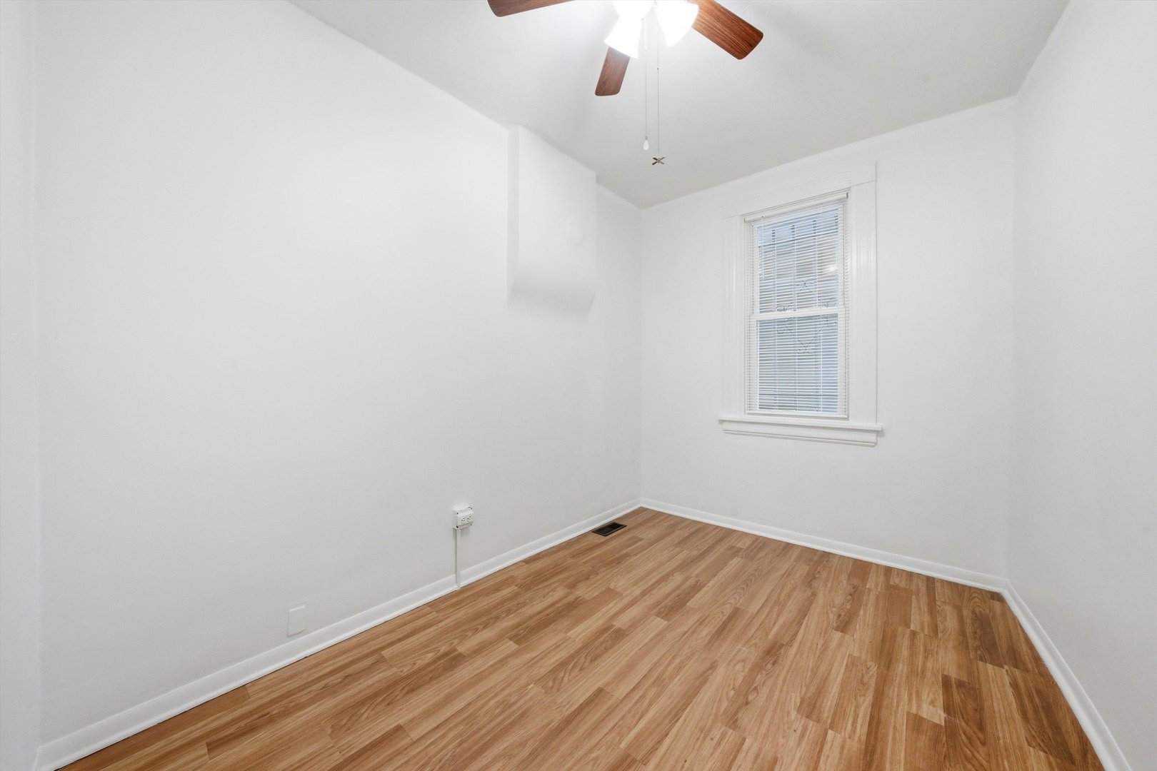 11412 S Saint Lawrence Avenue, Chicago, IL 60628