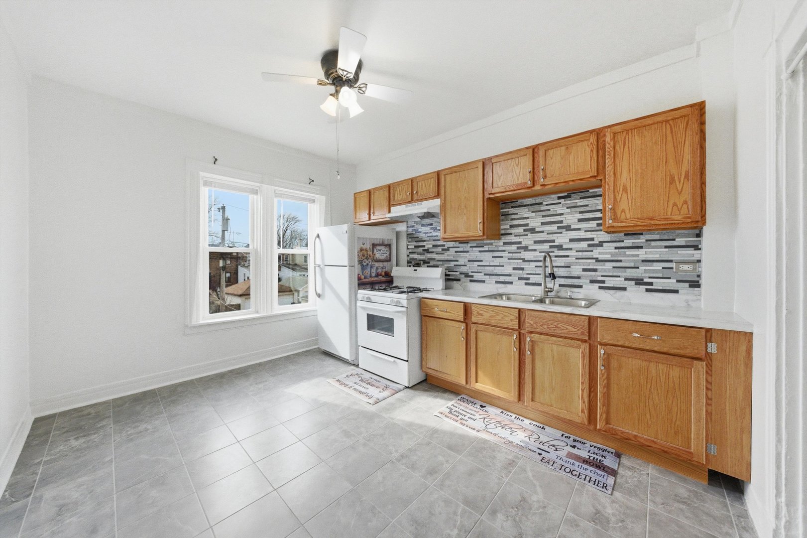 11412 S Saint Lawrence Avenue, Chicago, IL 60628