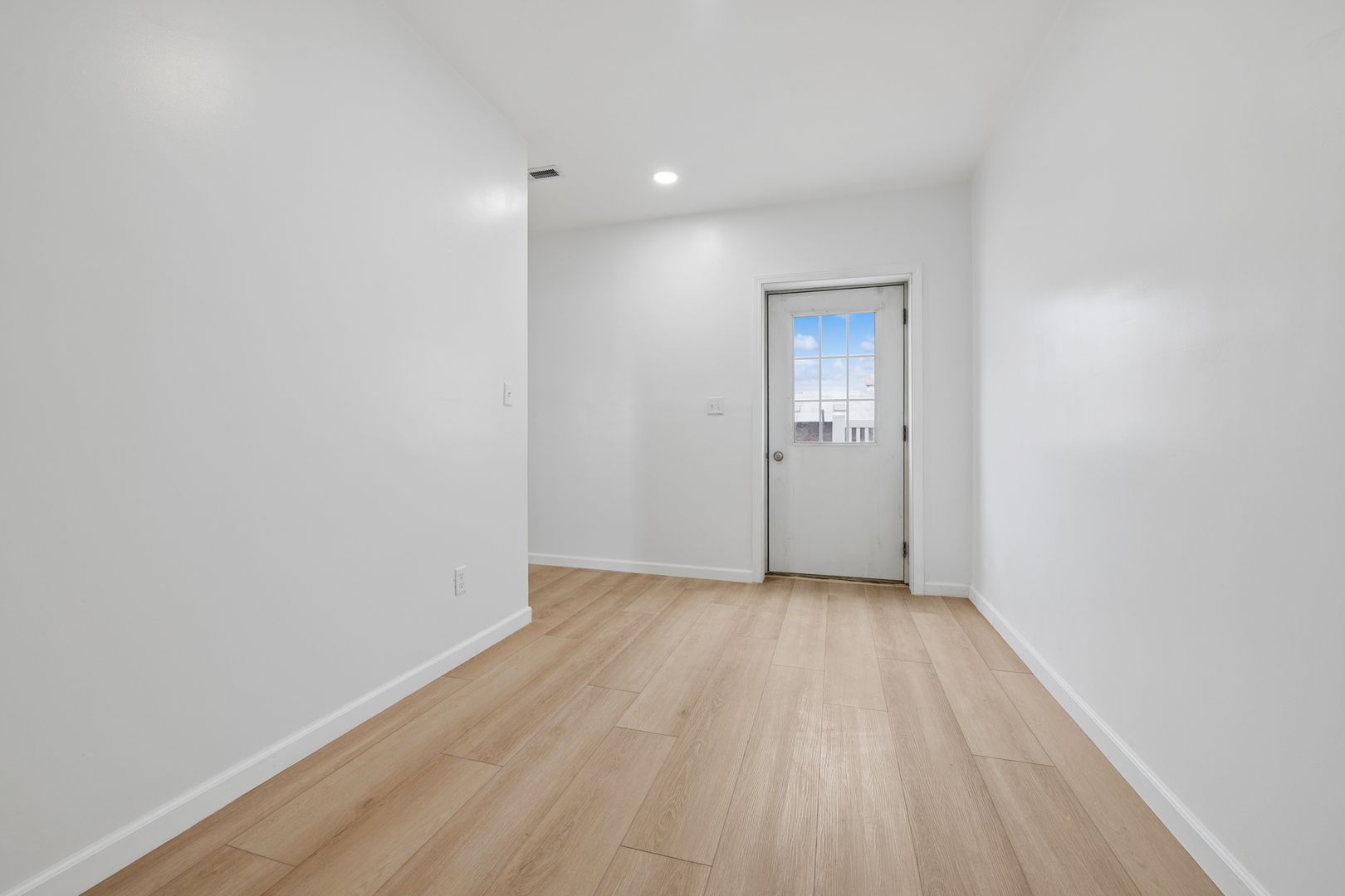 1430 N 30th Road, Ottawa, IL 61350