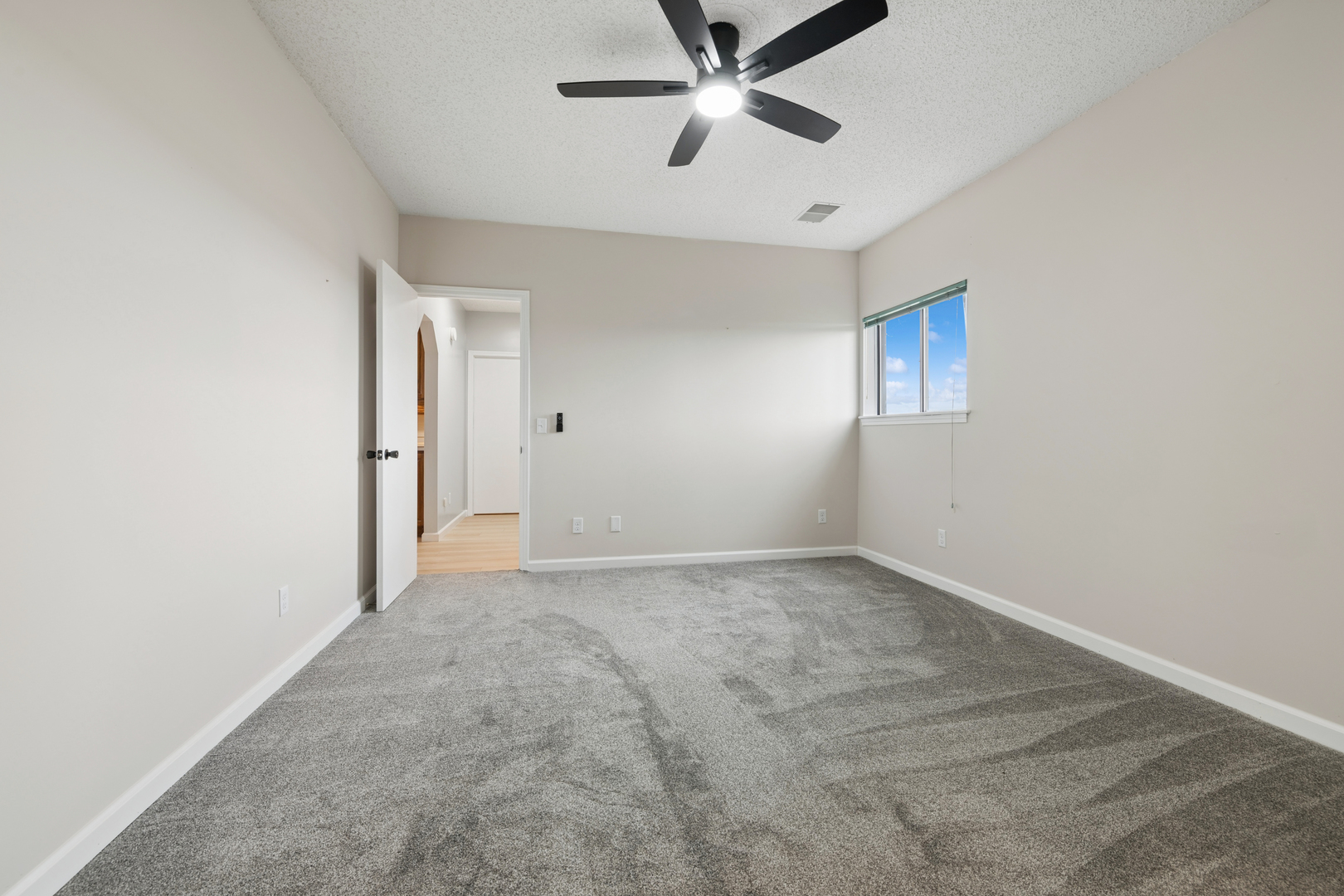 1430 N 30th Road, Ottawa, IL 61350