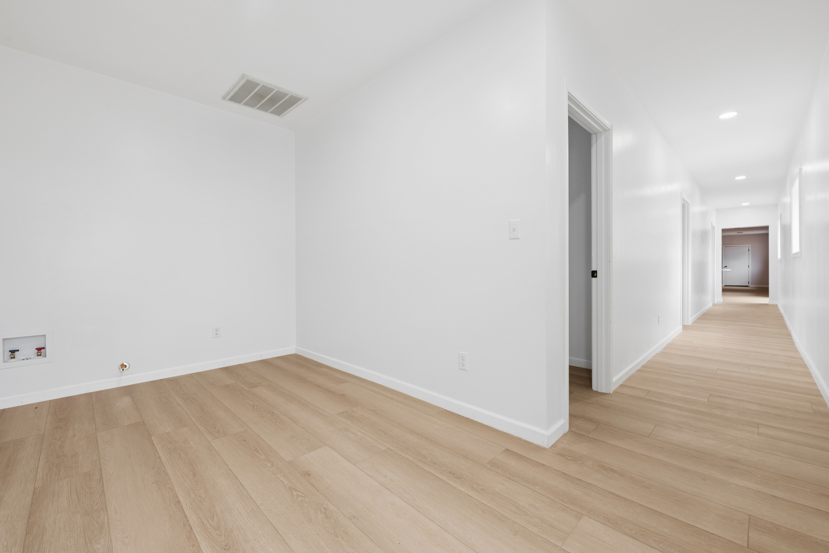 1430 N 30th Road, Ottawa, IL 61350