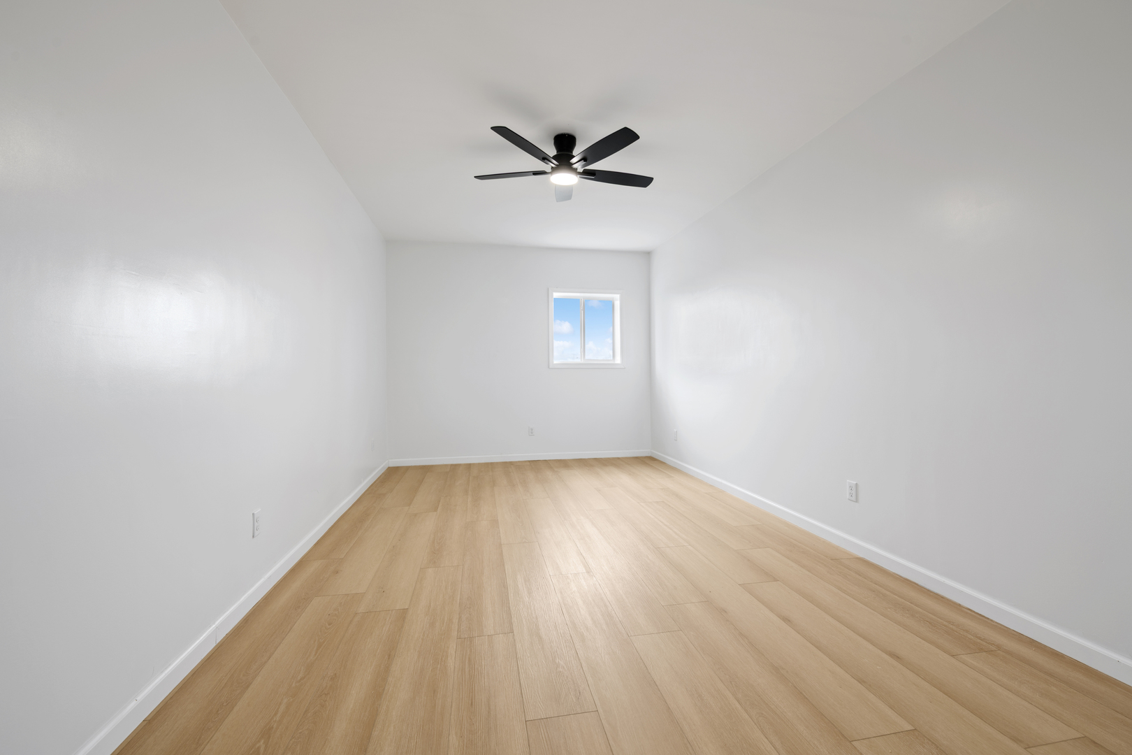 1430 N 30th Road, Ottawa, IL 61350