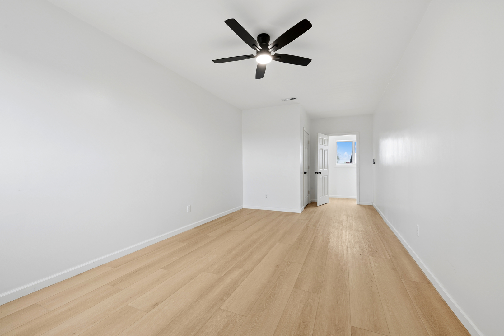 1430 N 30th Road, Ottawa, IL 61350