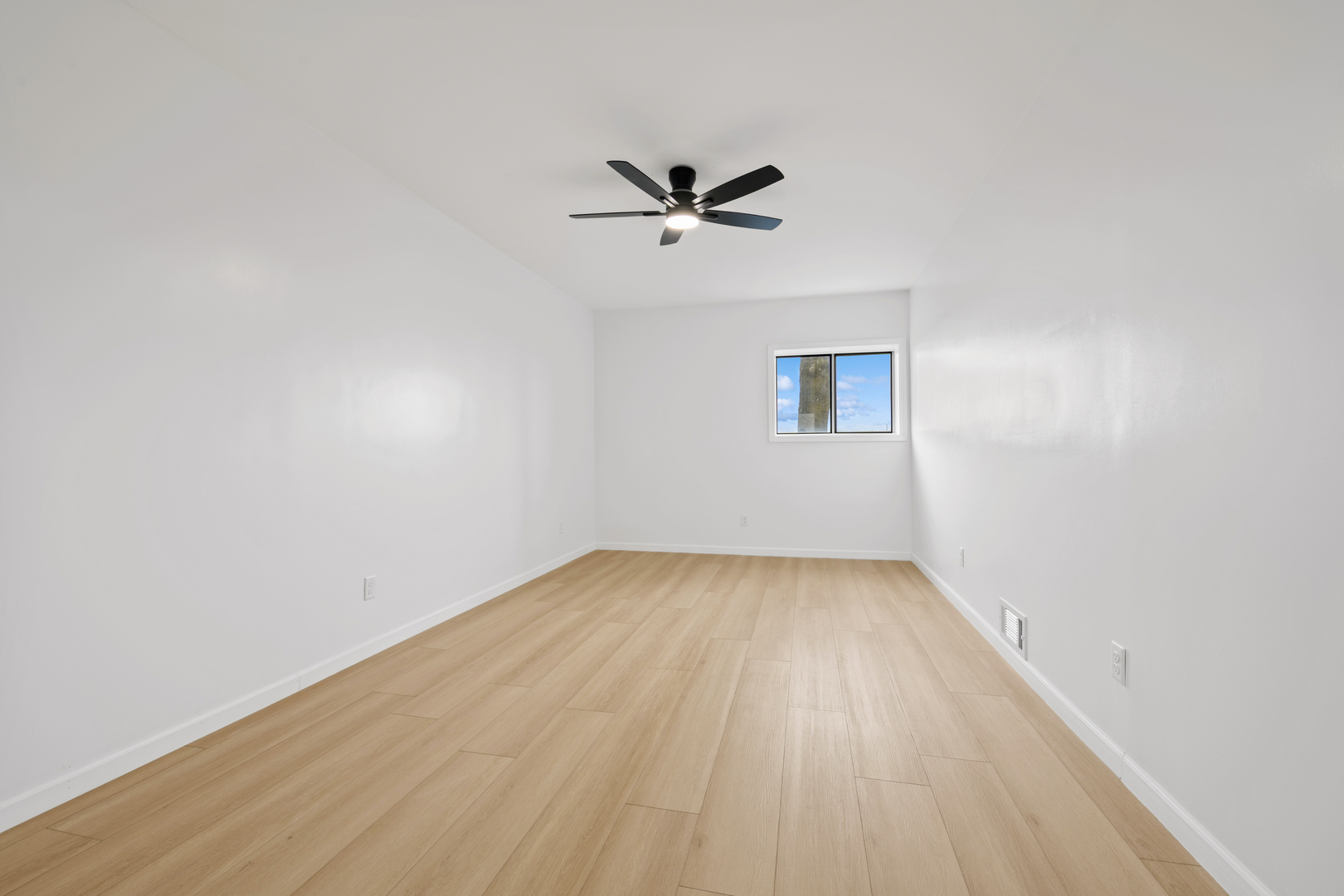 1430 N 30th Road, Ottawa, IL 61350