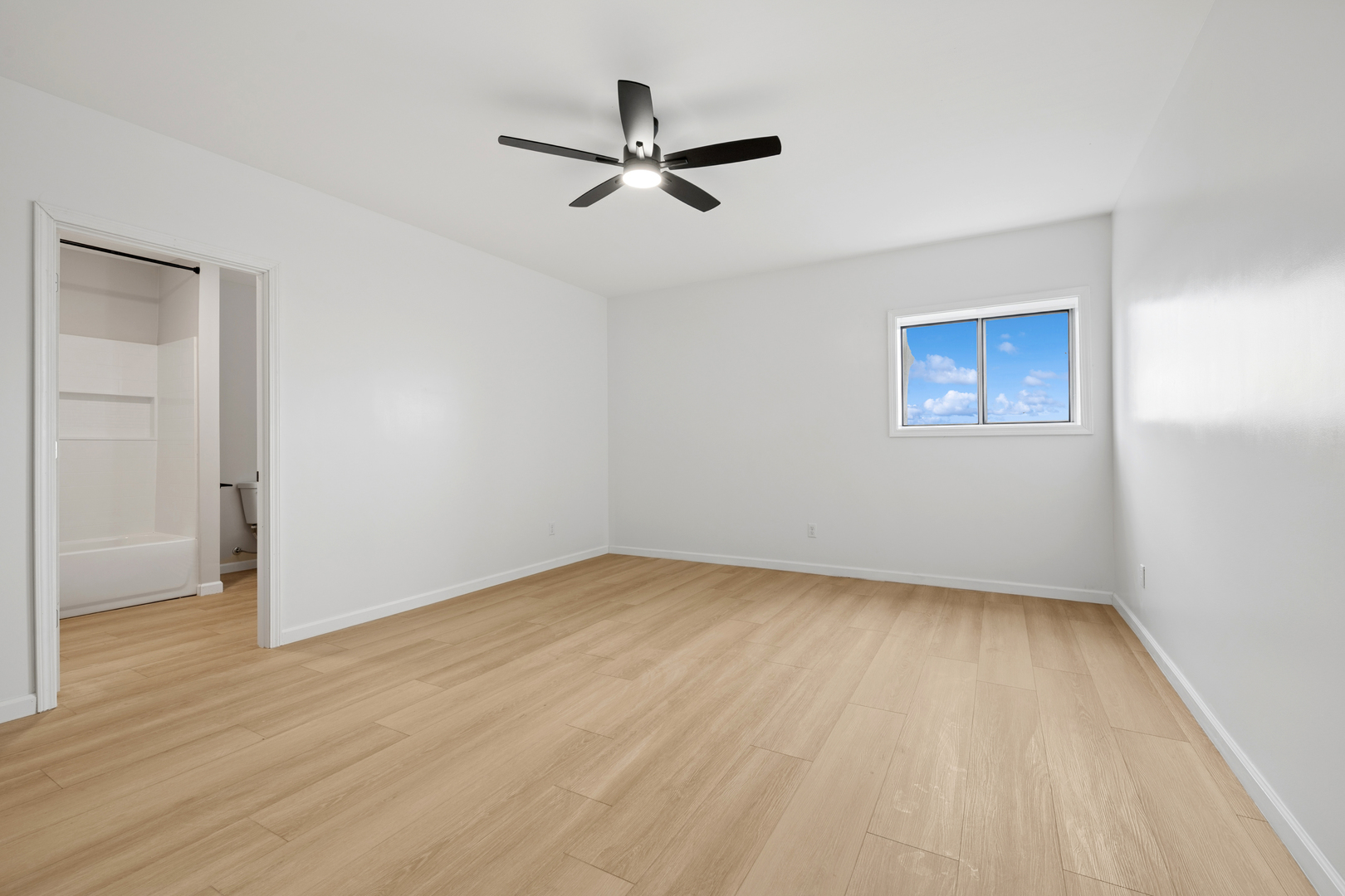 1430 N 30th Road, Ottawa, IL 61350