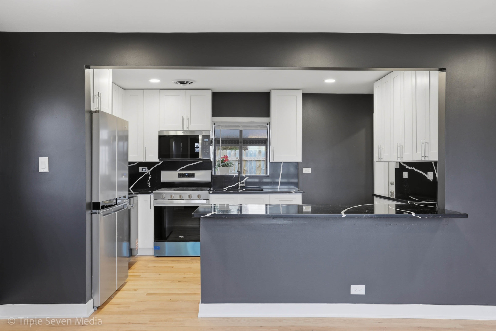 104 E Division Street, Lemont, IL 60439