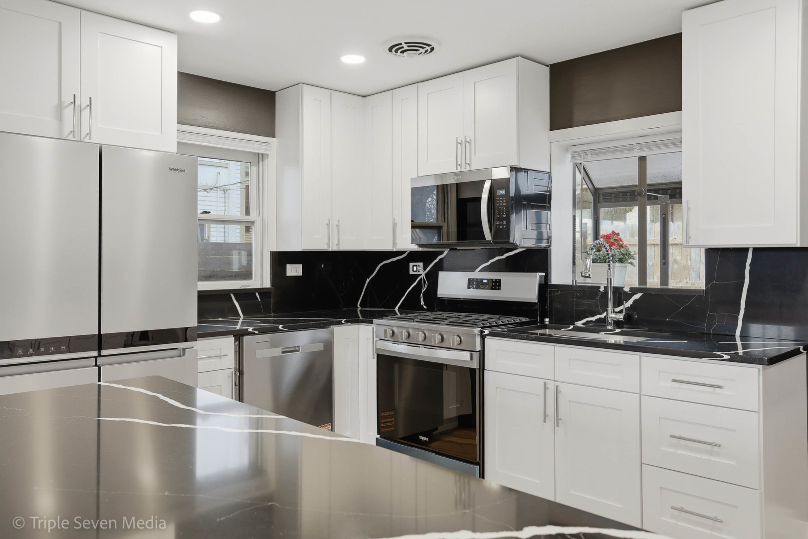 104 E Division Street, Lemont, IL 60439