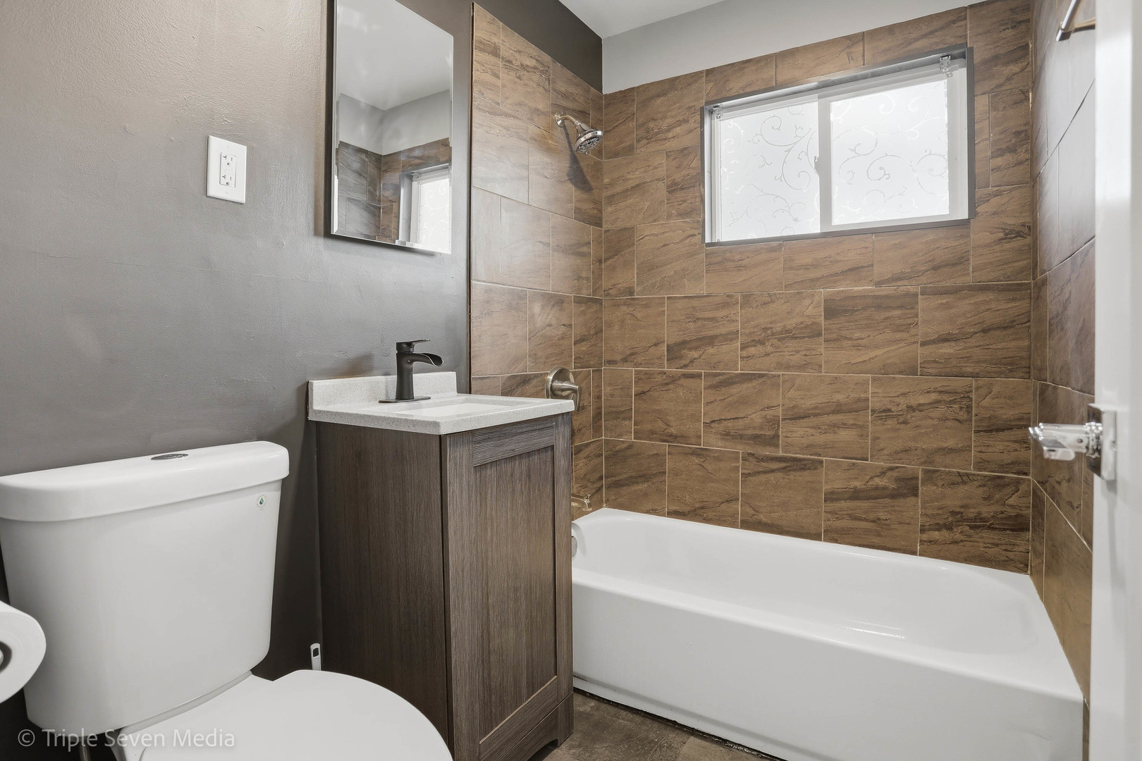 104 E Division Street, Lemont, IL 60439