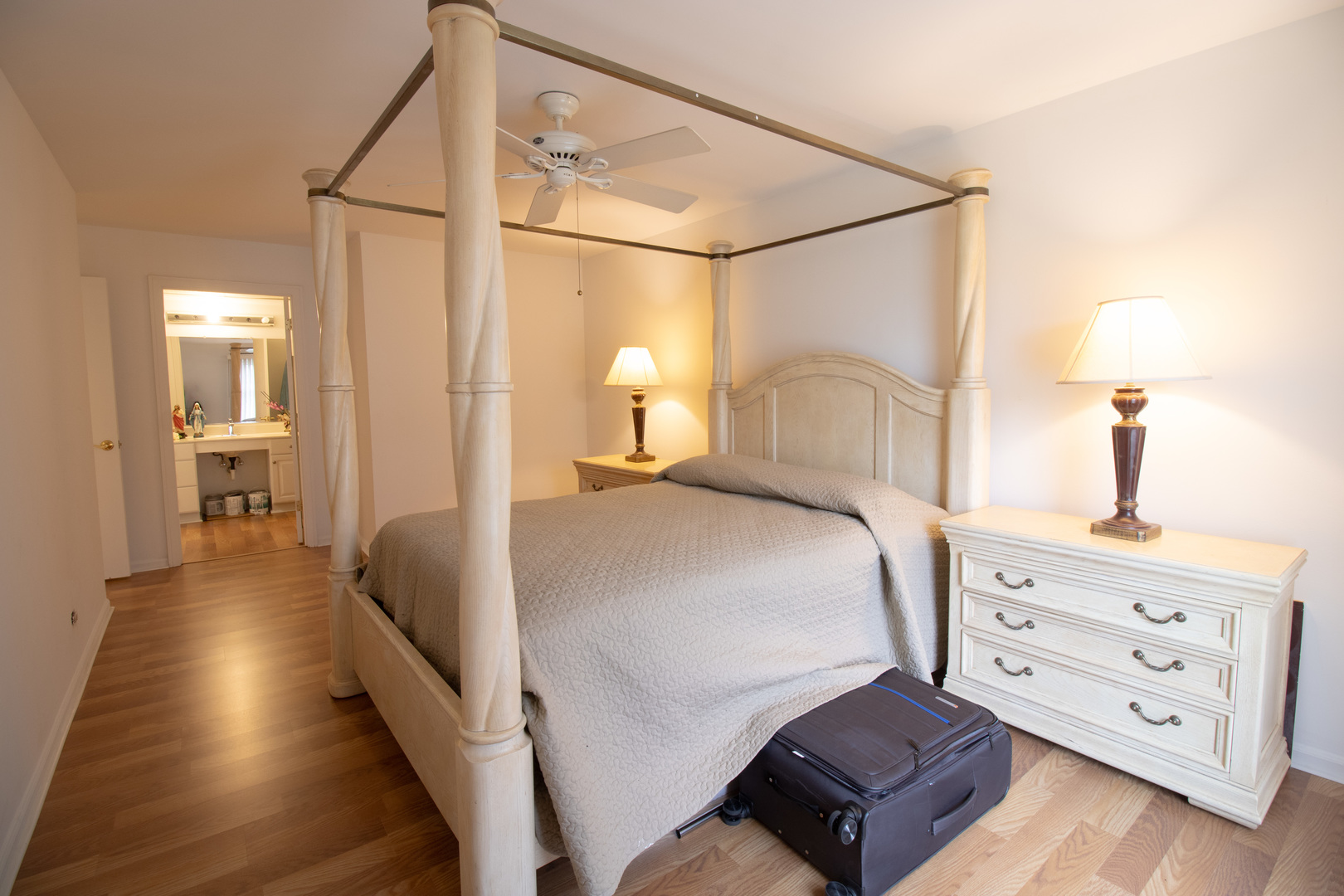 120 Carriage Way Drive #202B, Burr Ridge, IL 60527