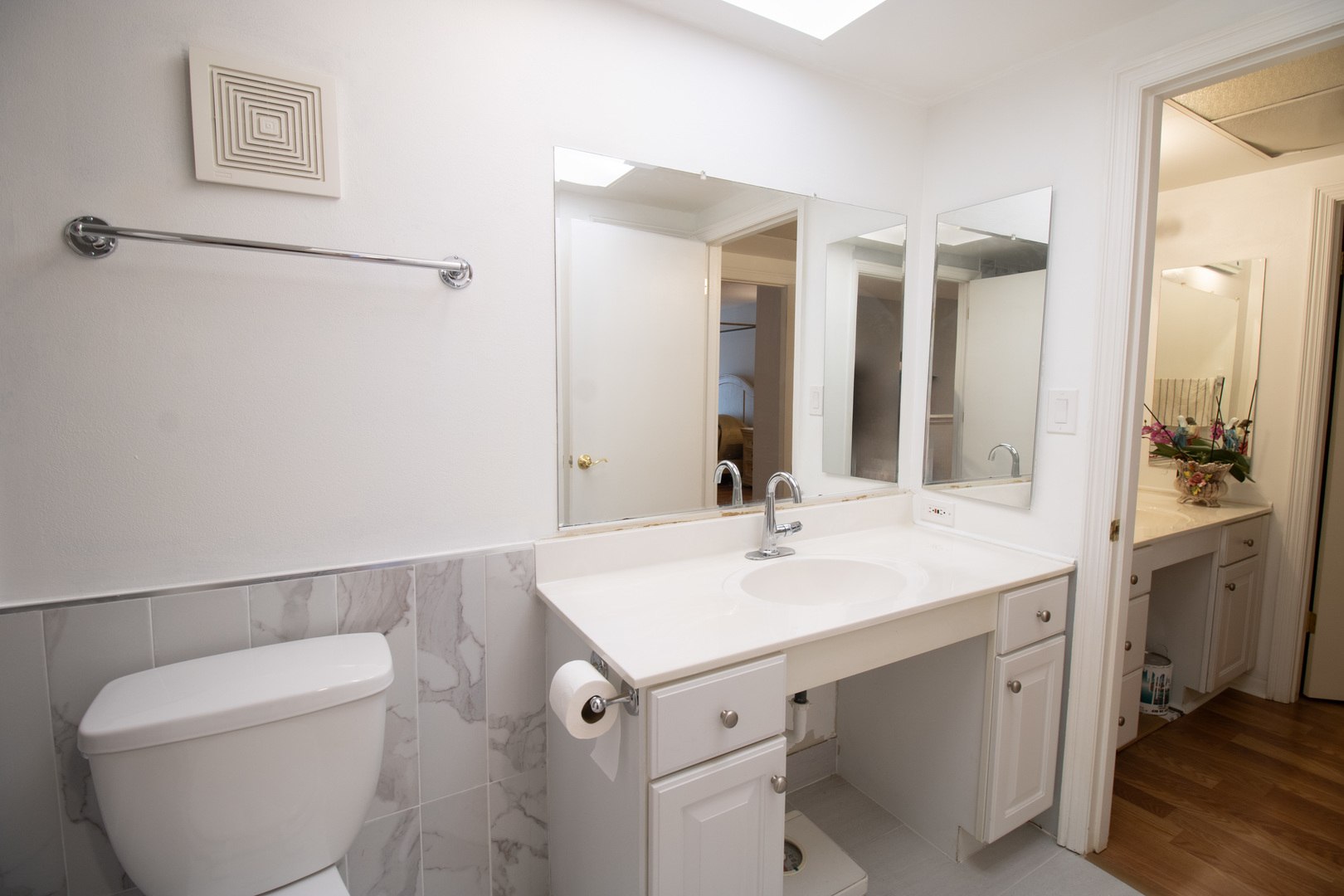 120 Carriage Way Drive #202B, Burr Ridge, IL 60527