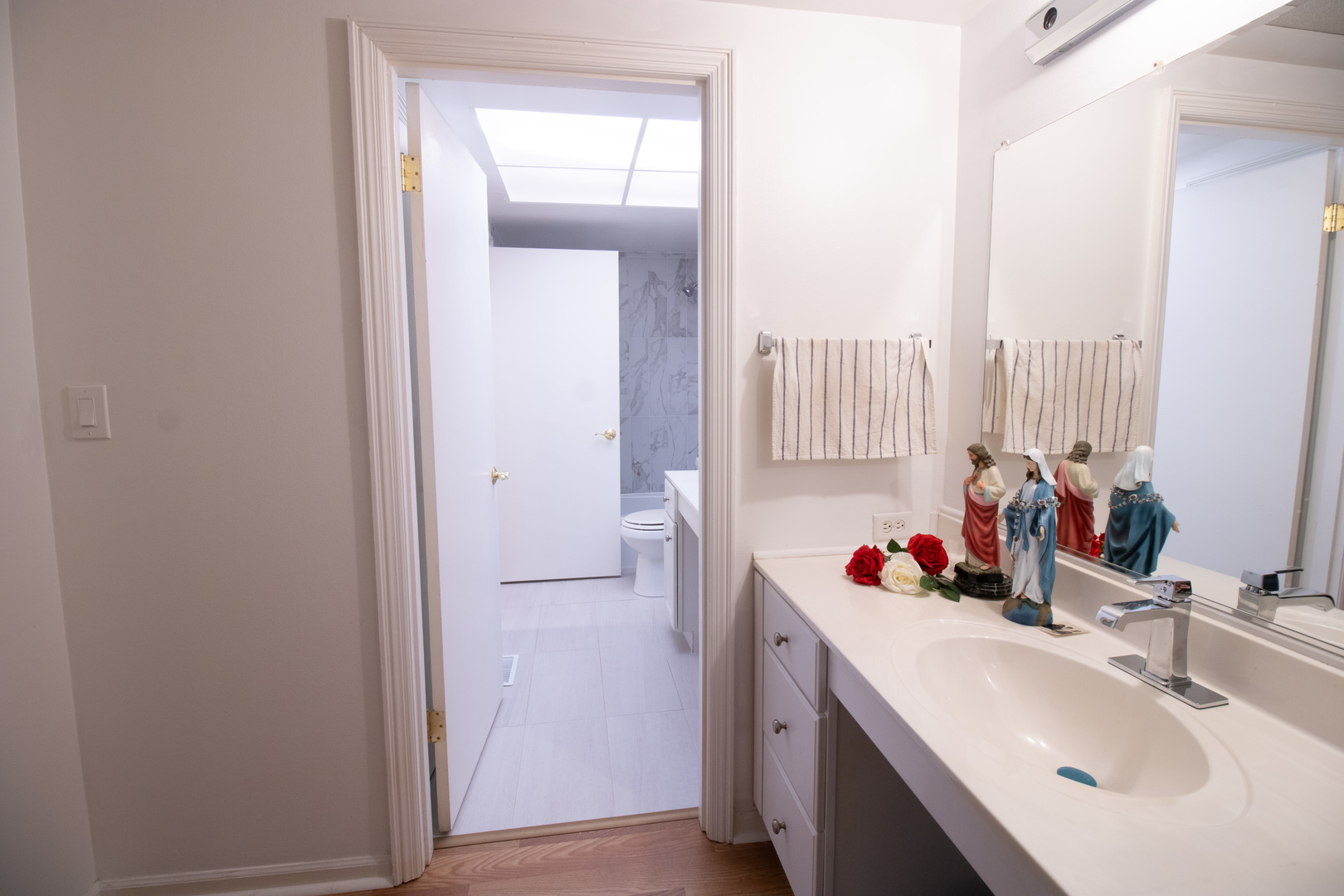 120 Carriage Way Drive #202B, Burr Ridge, IL 60527