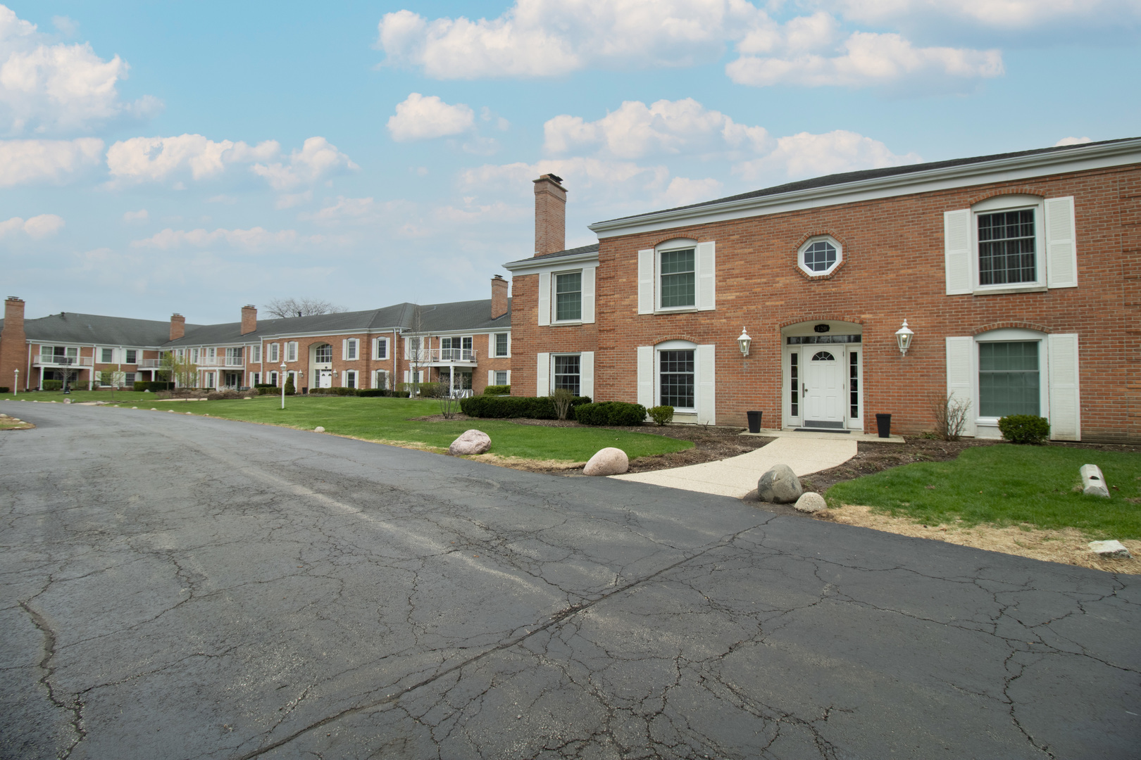 120 Carriage Way Drive #202B, Burr Ridge, IL 60527