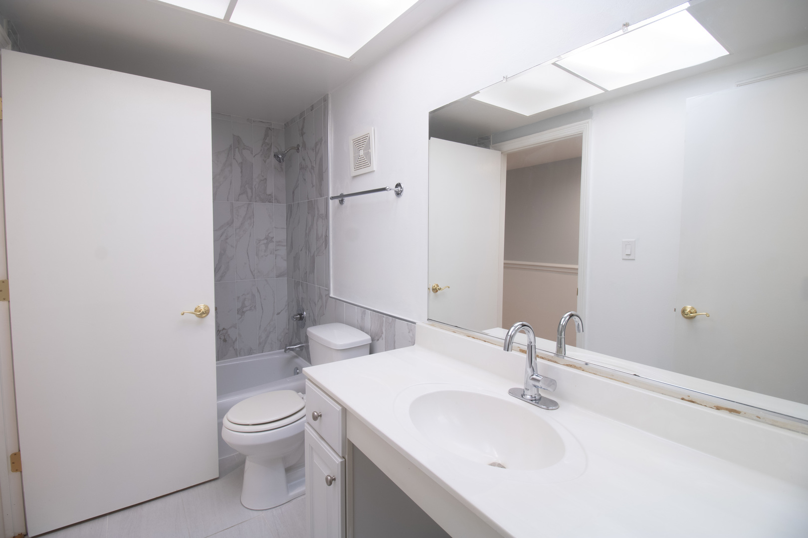 120 Carriage Way Drive #202B, Burr Ridge, IL 60527