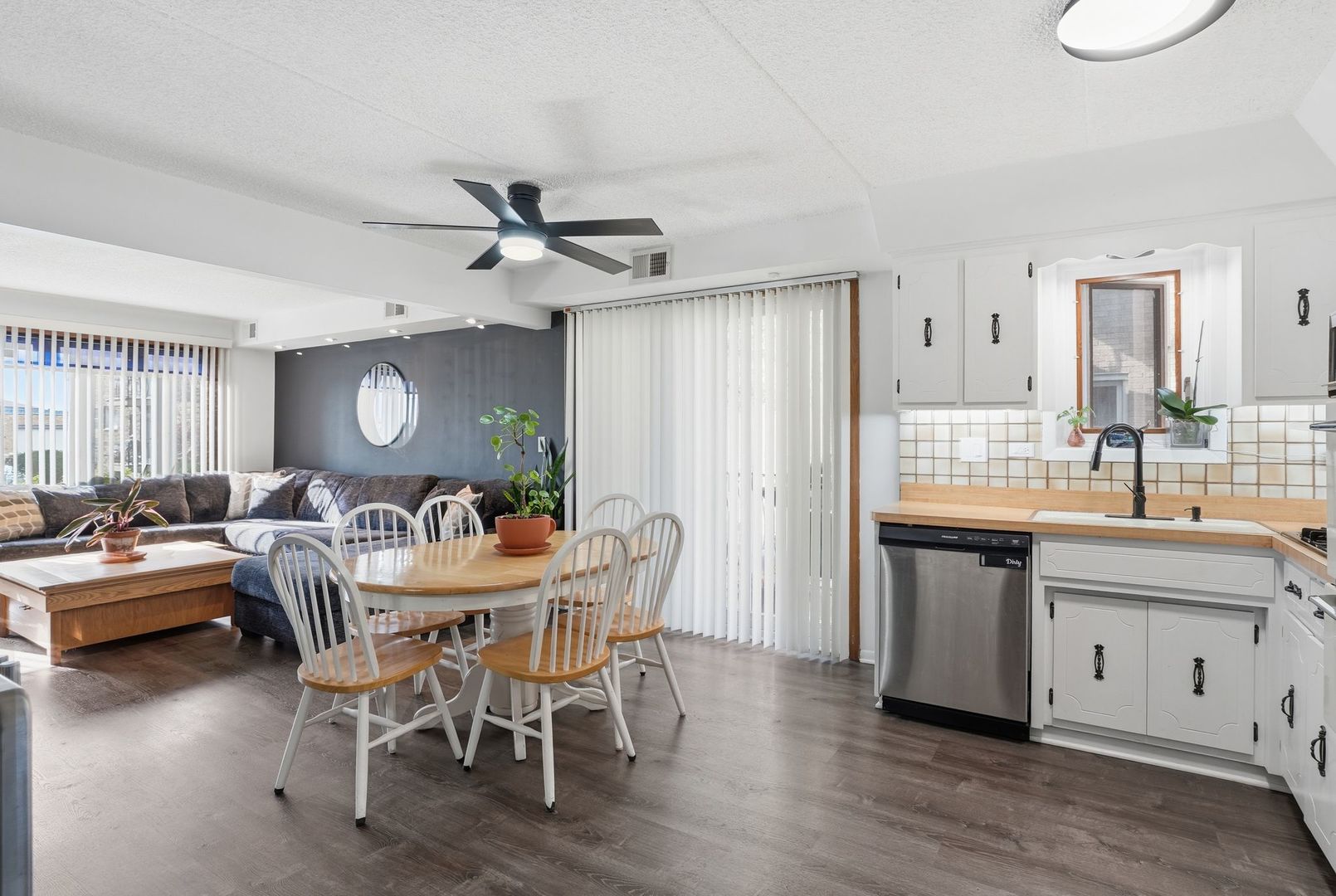 6257 S Newland Avenue #1N, Chicago, IL 60638