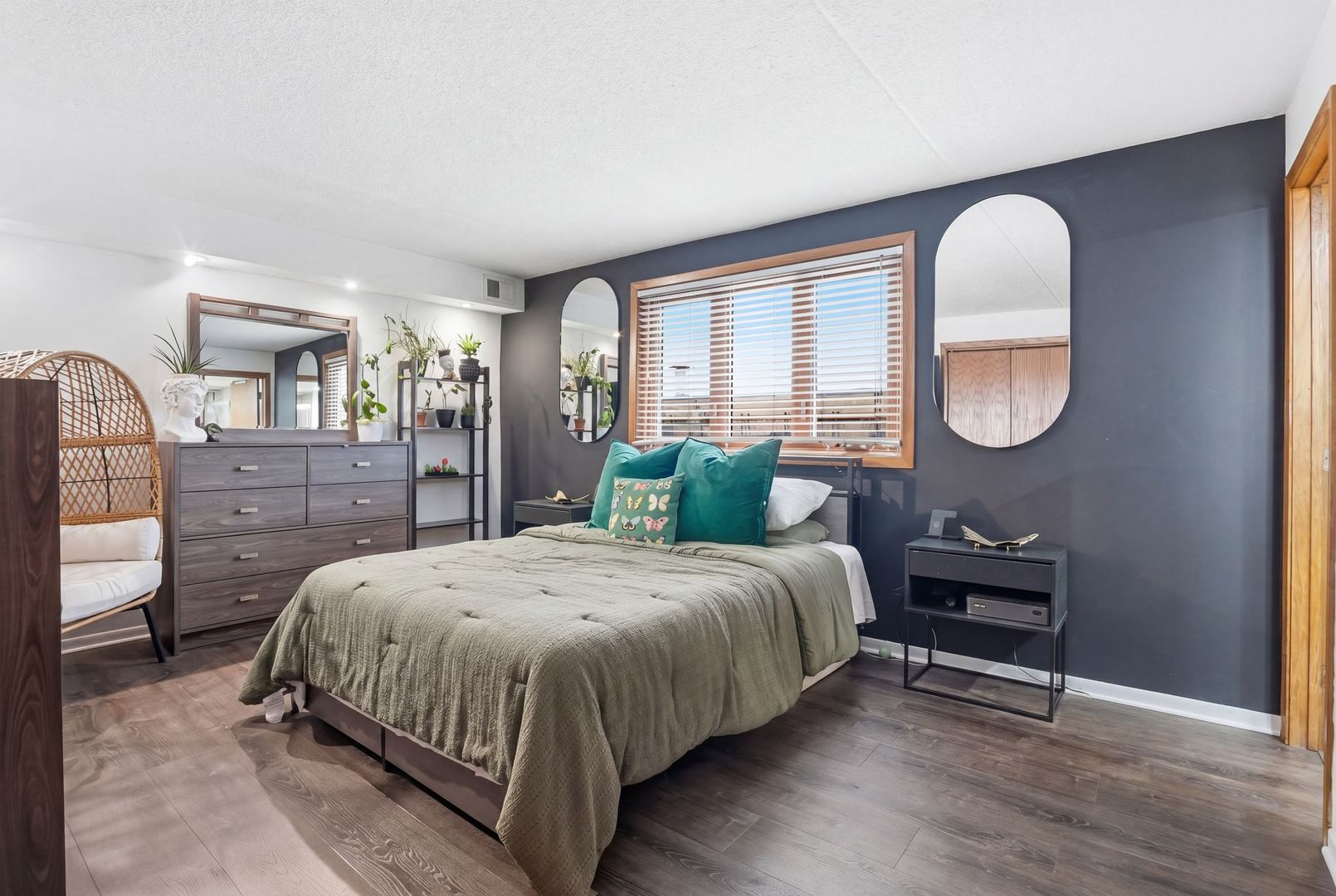 6257 S Newland Avenue #1N, Chicago, IL 60638