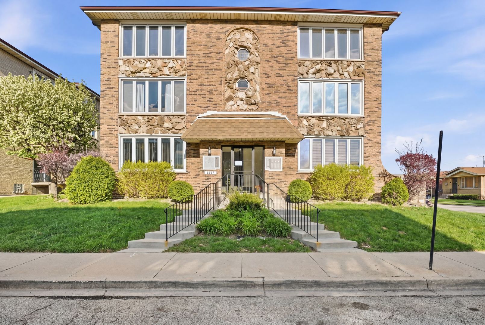 6257 S Newland Avenue #1N, Chicago, IL 60638